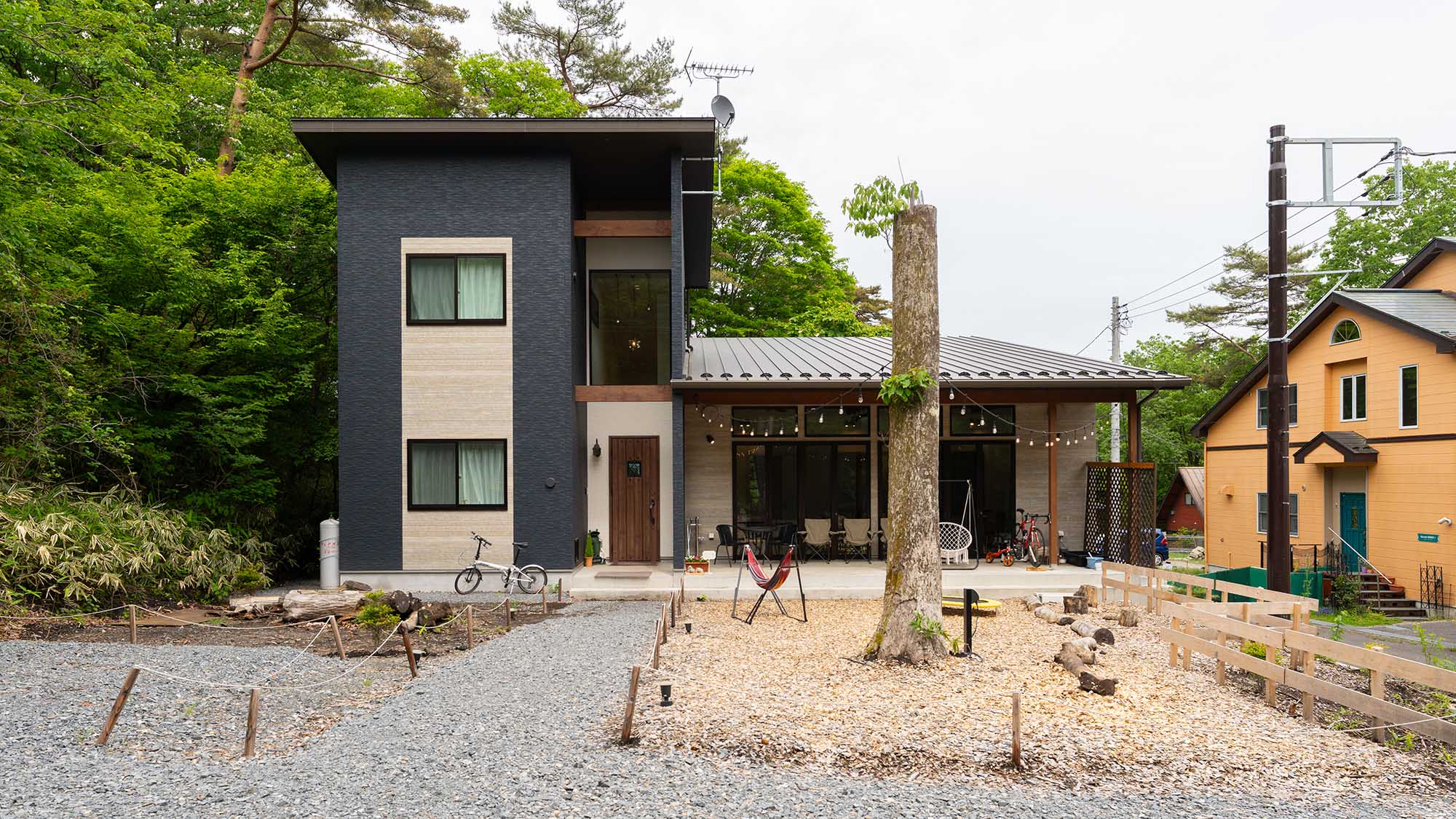 ・【外観／昼間】頭も体も楽しめる自然の中のコテージで、親子やご友人とアクティブにお過ごしください