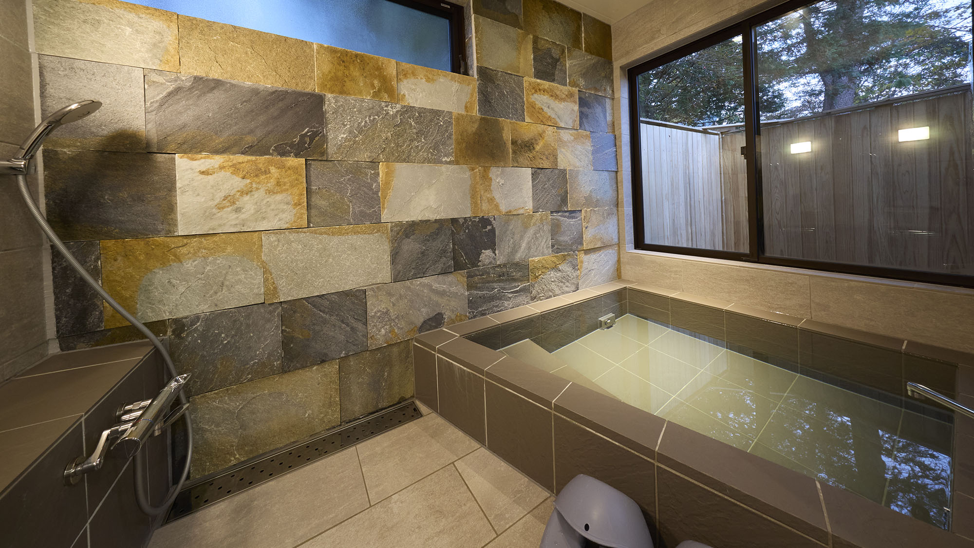 ・【貸切風呂】お部屋ごとにお風呂を貸し切ってご利用が可能です。遊び疲れた体を癒していただけます