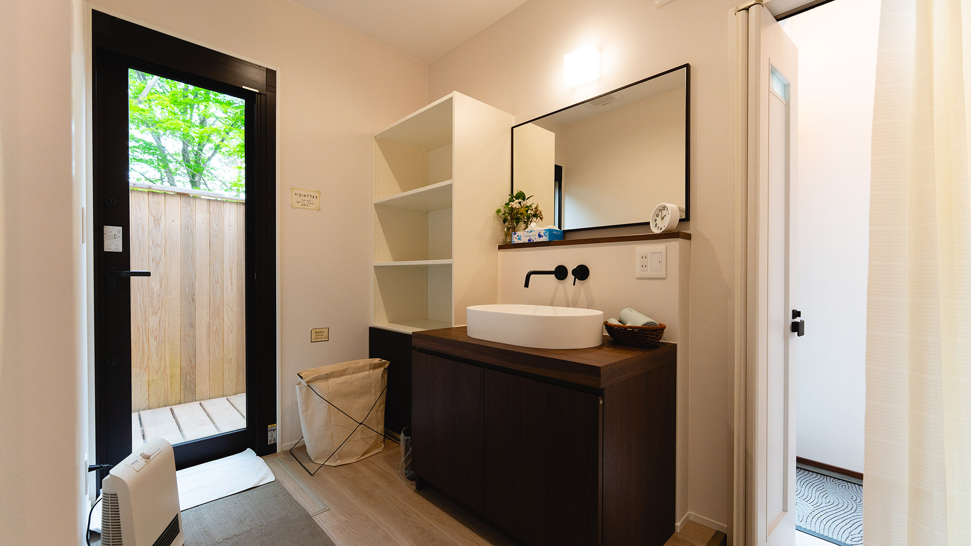・【貸切風呂】広々ゆったりとした清潔感のある洗面所