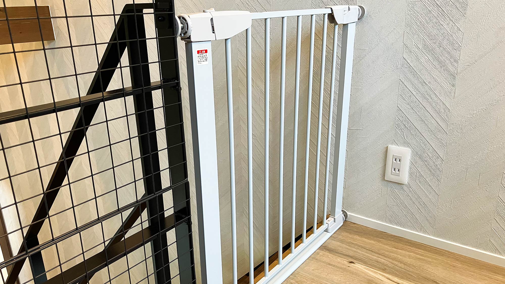 ・【部屋設備】階段ガード備え付け！アクティブなお子様も安心してメゾネットで滞在いただけます