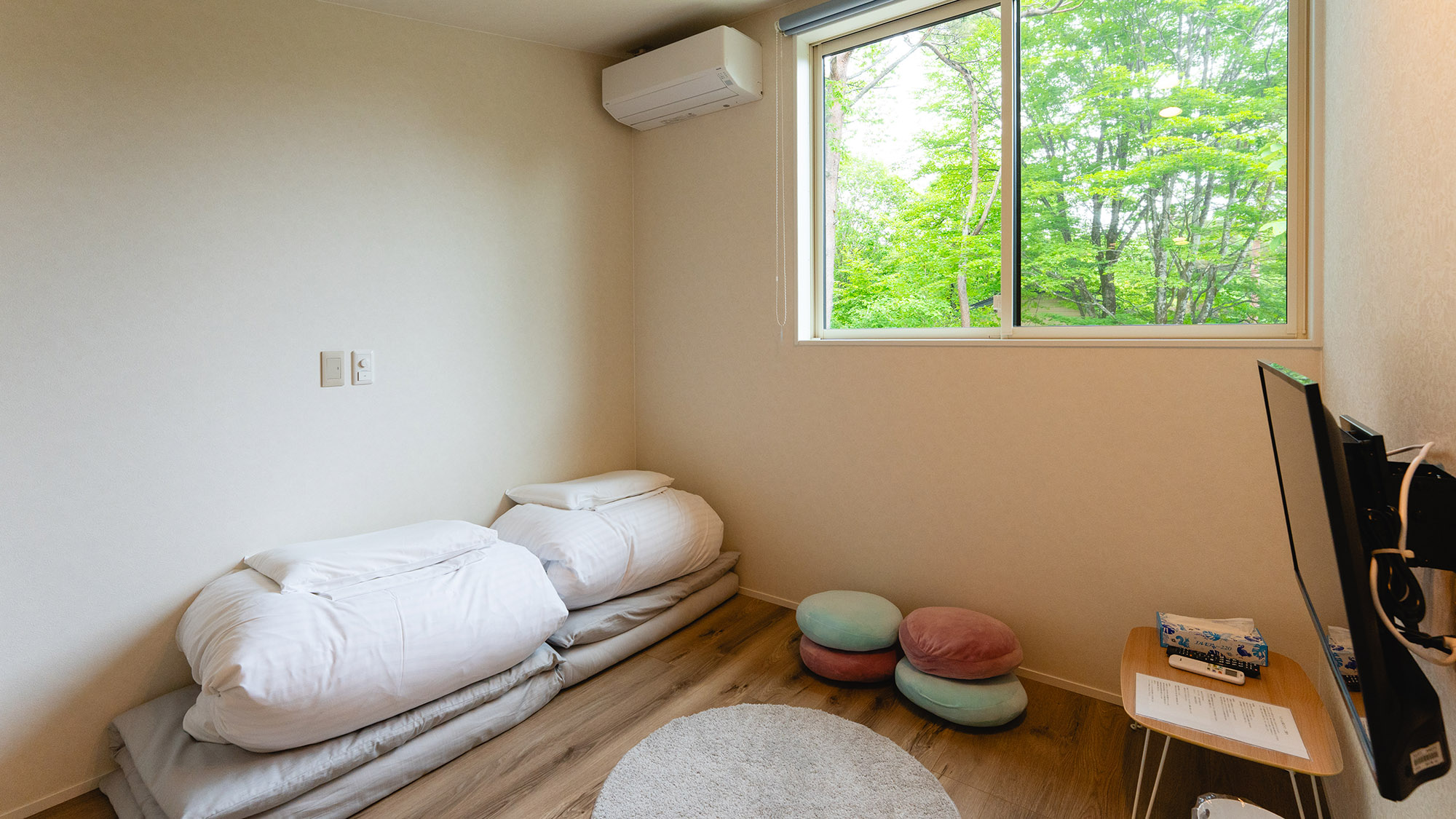 ・【ルームA】メゾネットの上にはお布団を2組をご用意しております