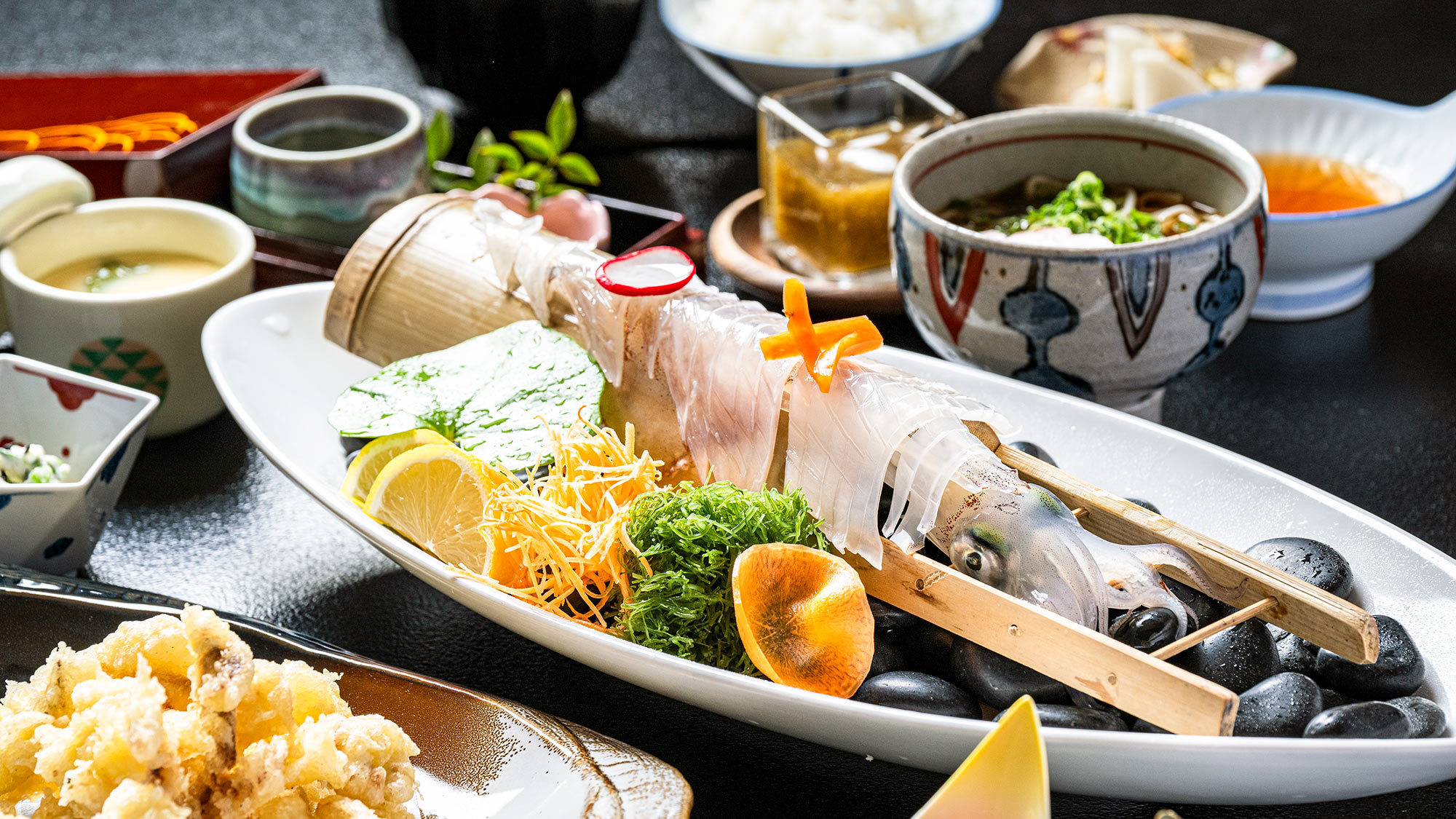 料理長おすすめ大満足！唐津旬彩会席コース！潮路乃自慢の鯛のあら炊き付き 　朝食も唐津産アジの干物等大
