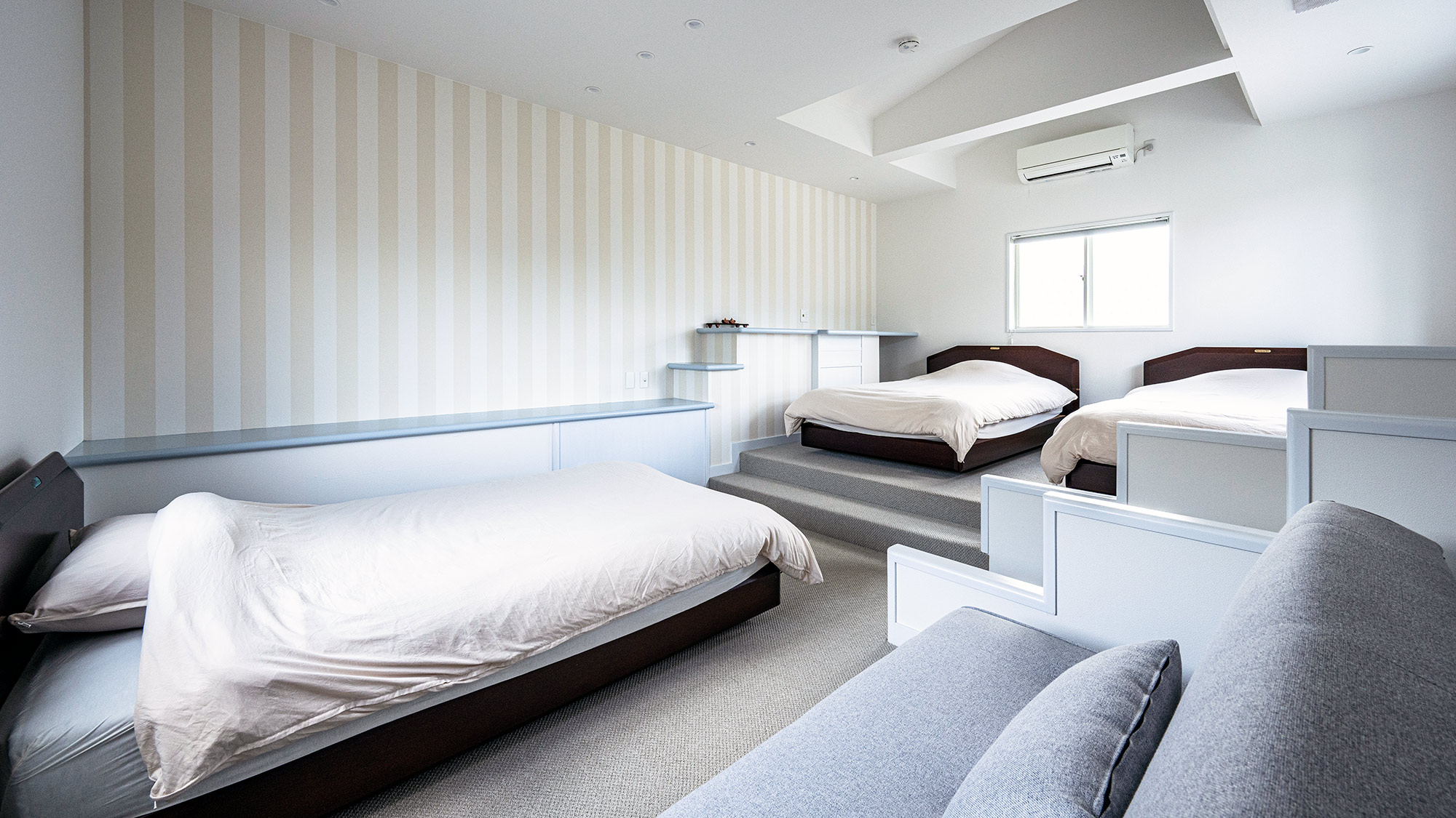 ・【寝室】エアコン完備。どんな季節でも快適にお休みいただけます