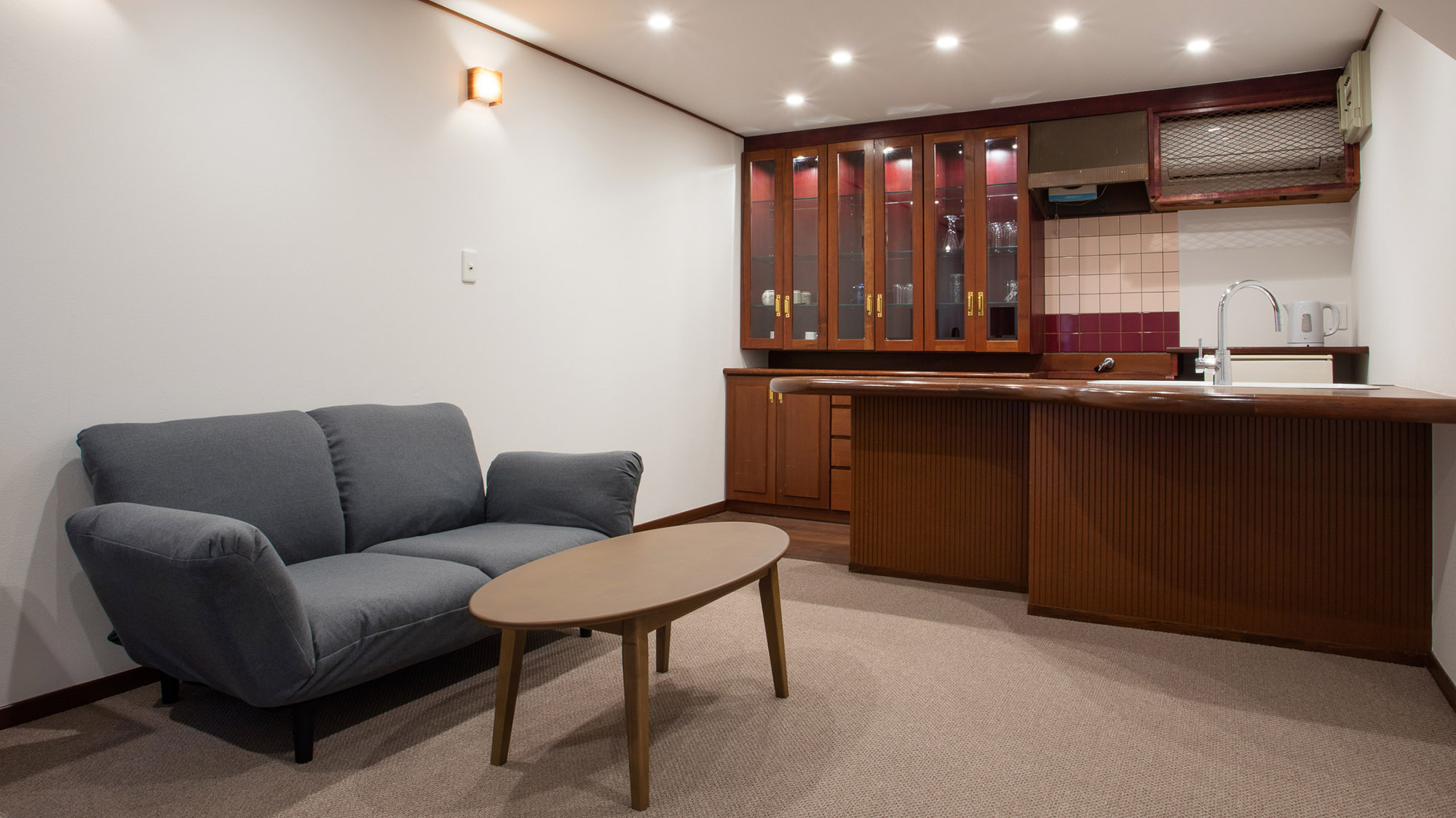 ・【リビング】ふかふかのソファでのんびりお過ごしいただけます