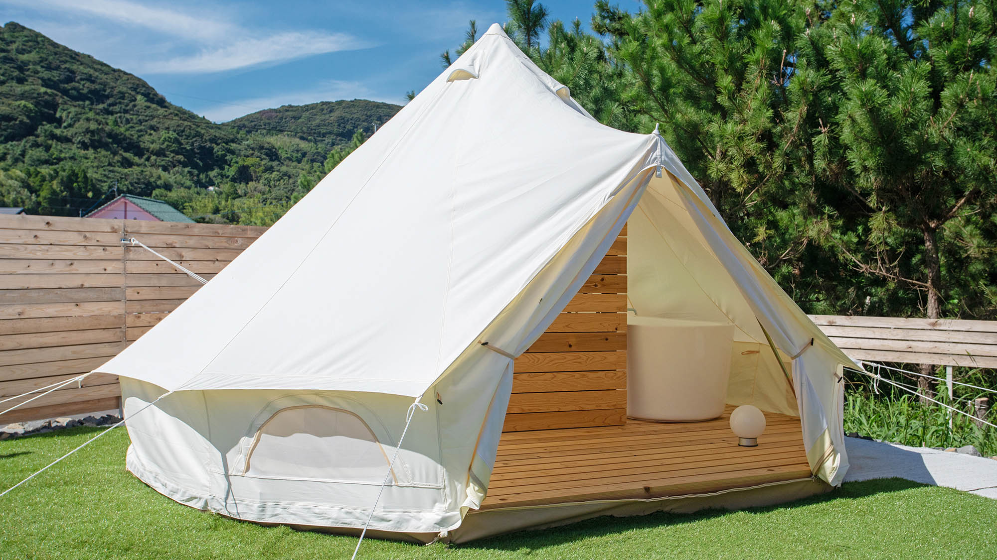 ・【サウナ】水風呂とシャワーを完備した円形テントです