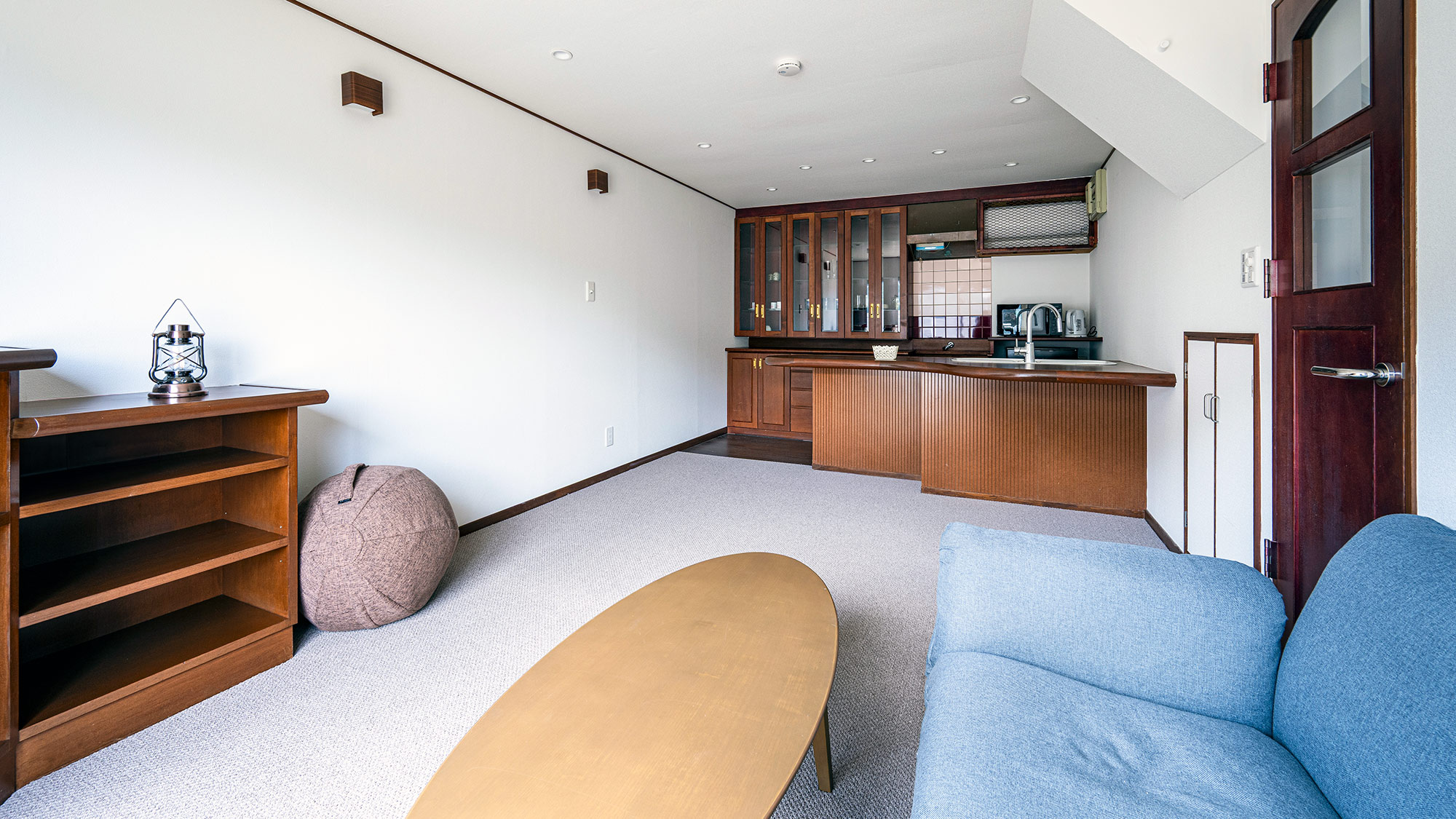 ・【リビング】ご家族やご友人と団らんの時間をお過ごしください