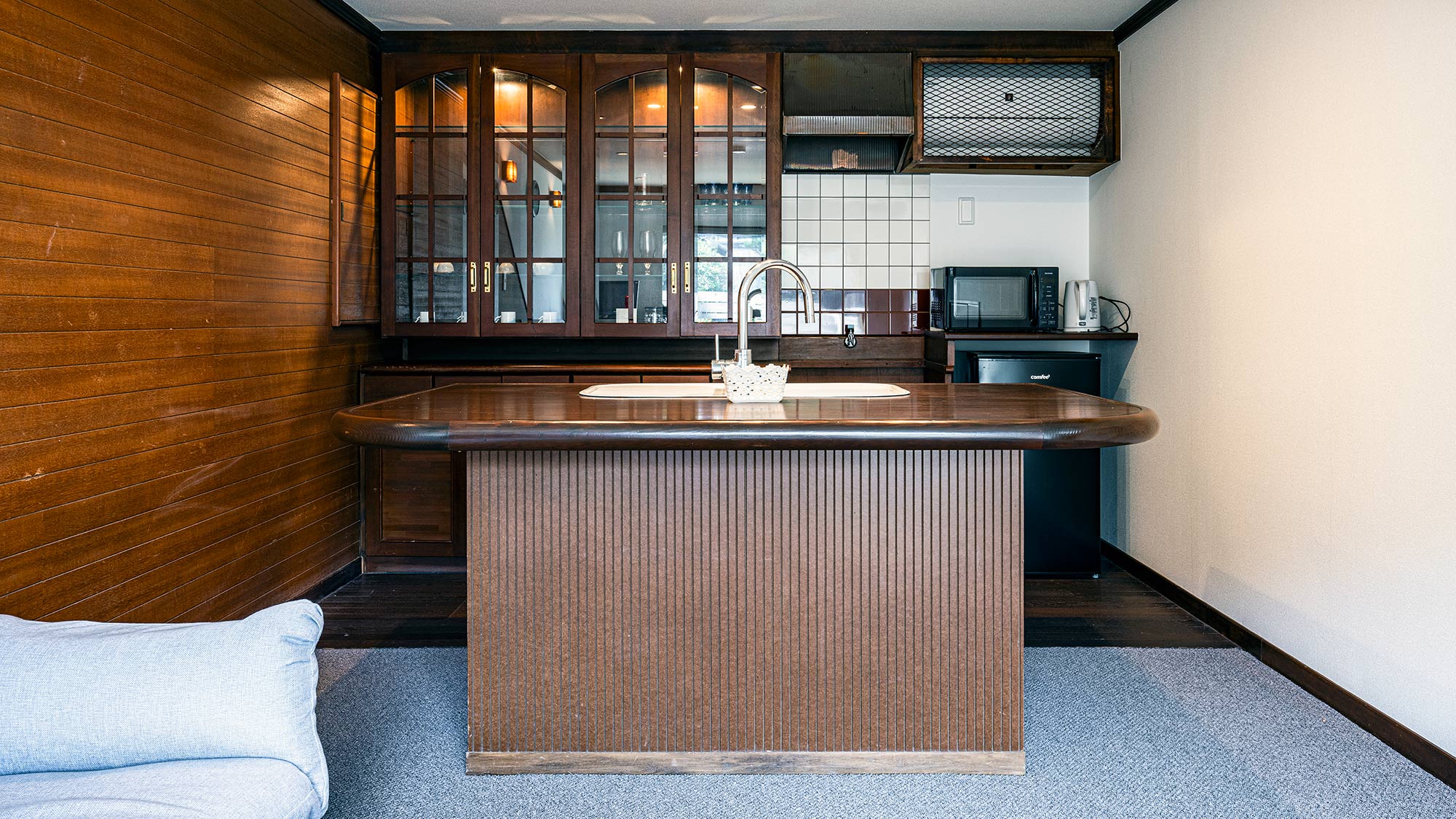 ・【キッチン】冷蔵庫や電子レンジ、電気ポットのご用意がございます