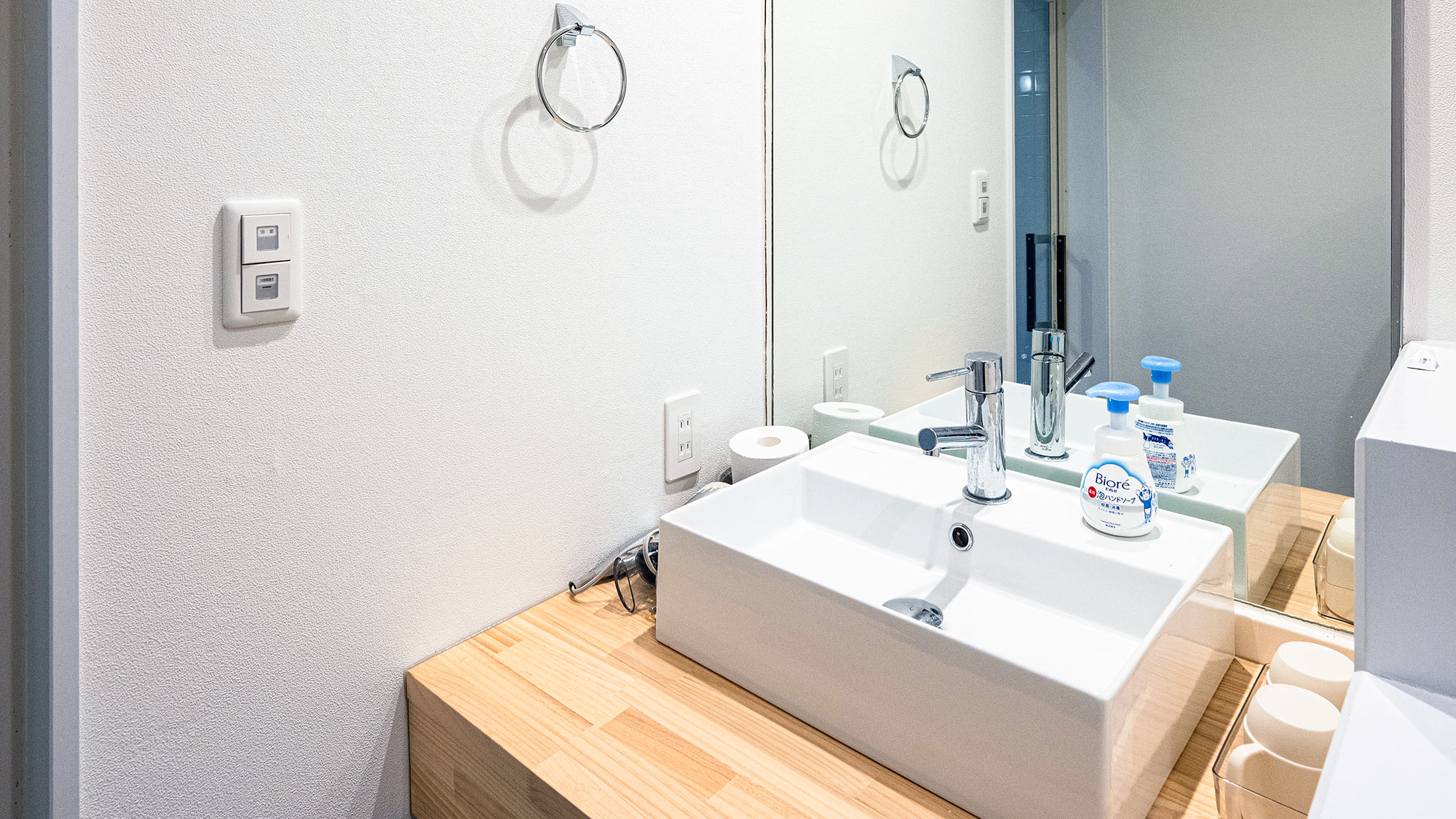 ・【お風呂】清潔感のある洗面所。快適にお使いいただけます