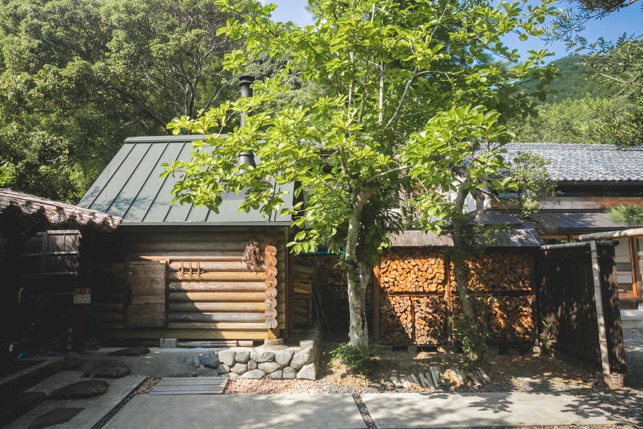 【一棟貸切・サウナ付き】静岡の自然に“ととのう”旅｜薪×地下水×お茶ロウリュのログサウナ体験