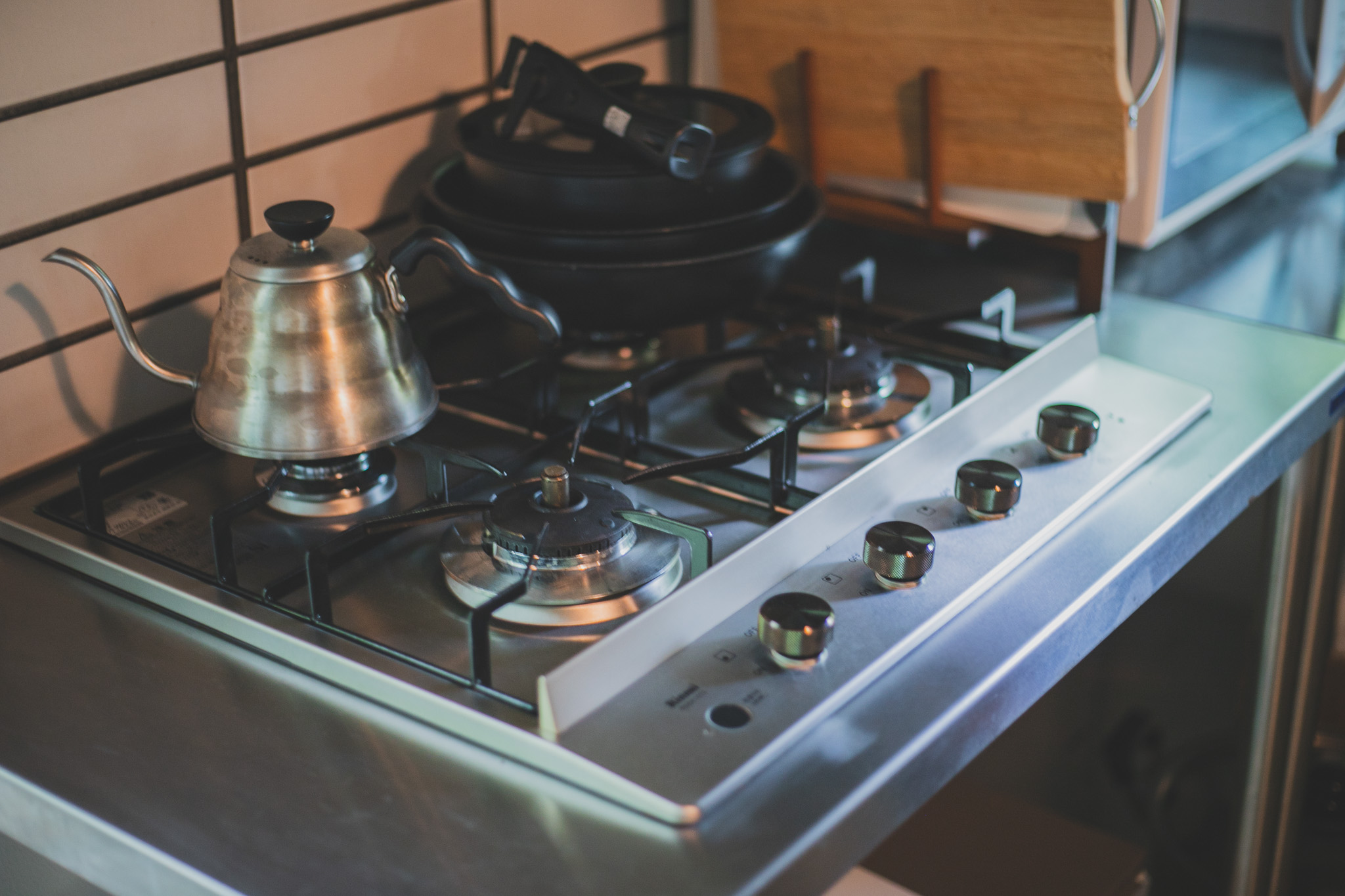 【キッチン】コンロは４口、複数調理も同時に行えます