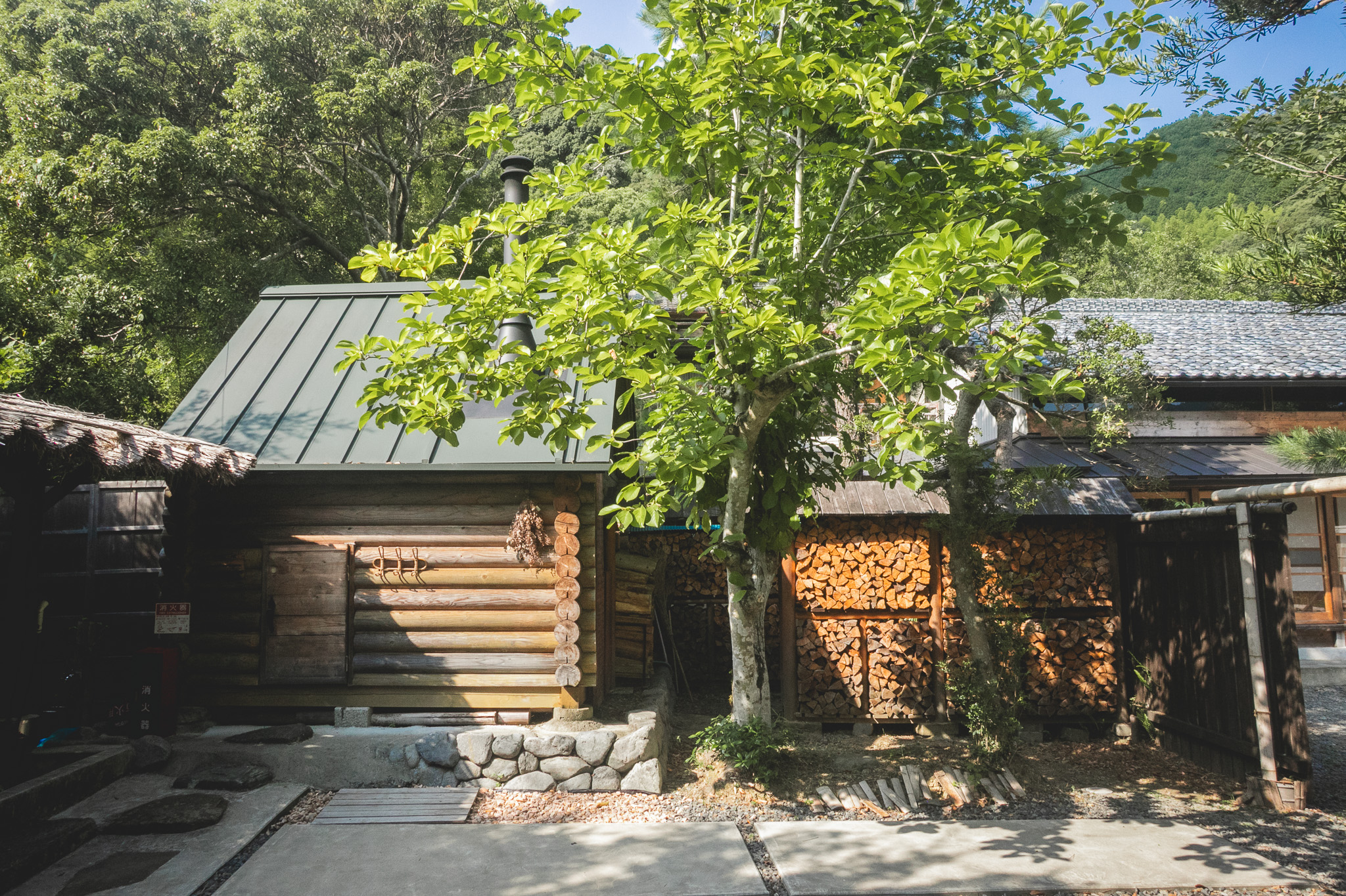 【サウナ】静岡県産の木材で作られたログハウス型のサウナ室