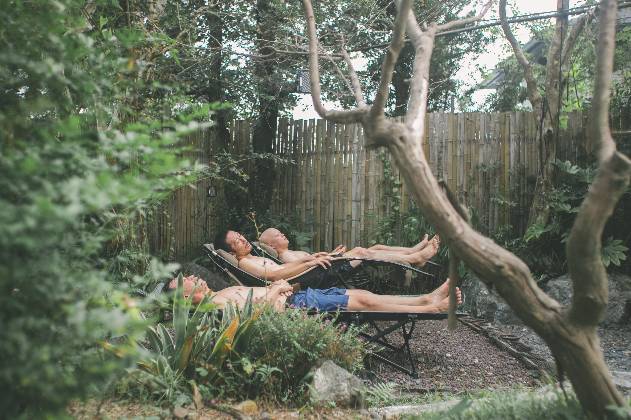 【サウナ】ととのいスペースは自然を感じる庭園でゆったりお過ごし下さい