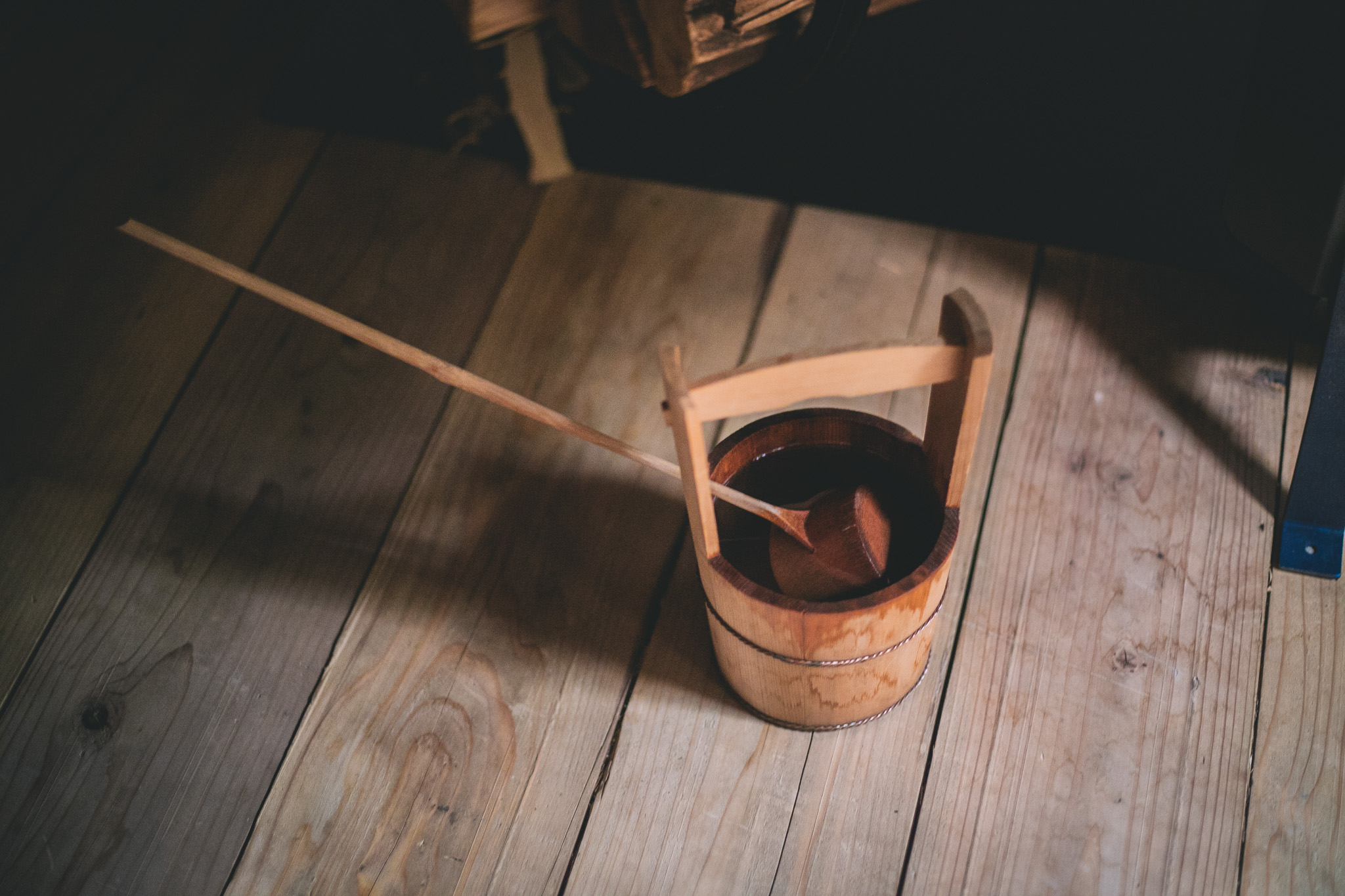 【サウナ】ロウリュは藤枝のお茶。香ばしいお茶の香りで包まれます