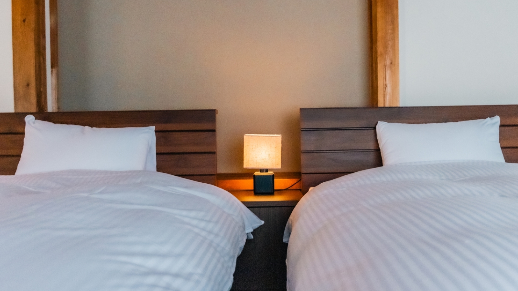 *【客室/翠】穏やかな灯りとともに、ゆったりとくつろぐ特別な時間。