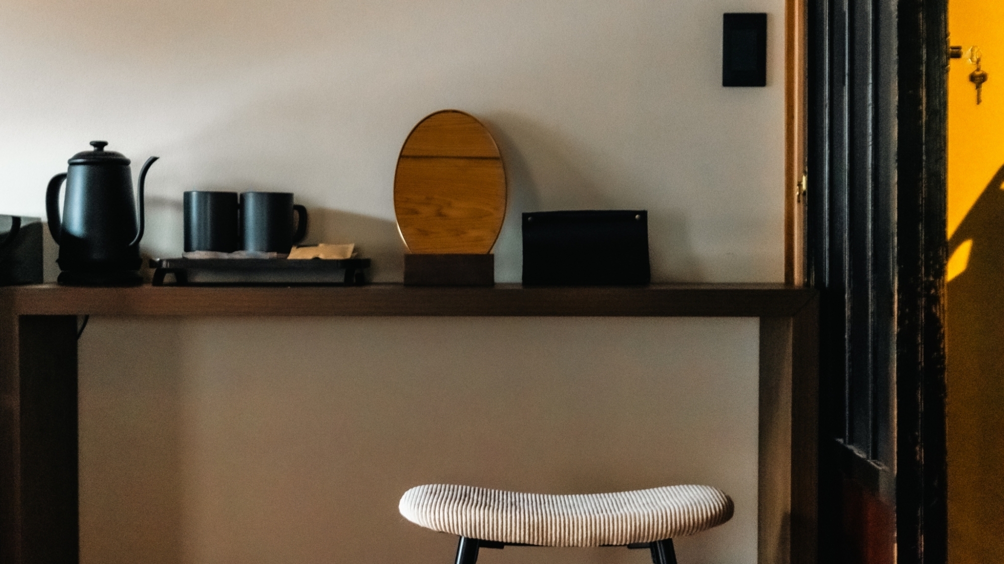 *【客室/翠】静かな時間が流れる空間で、心を落ち着かせるお茶の時間。