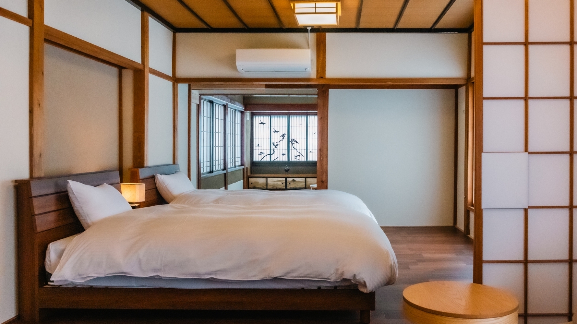 *【客室/翠】木の温もりと洗練されたデザインが、心地よい安らぎを演出。