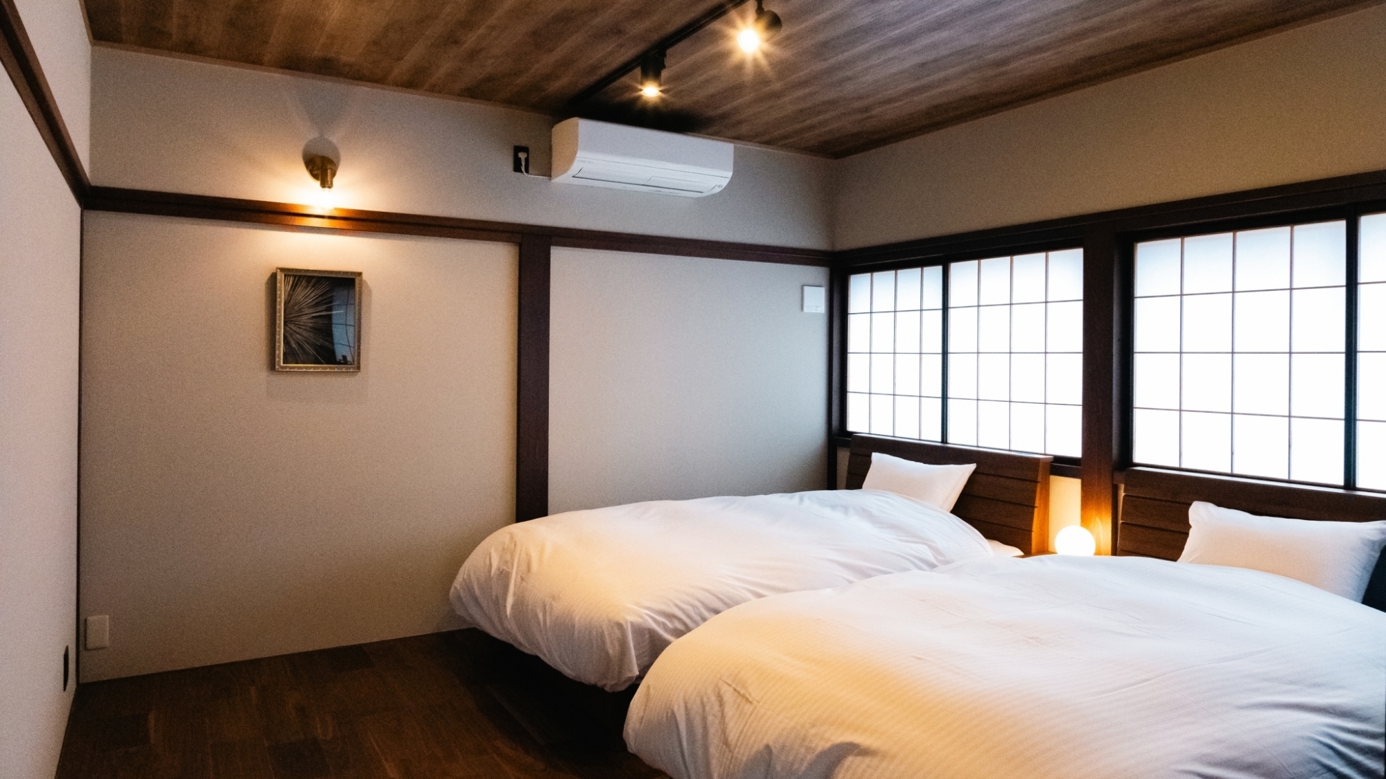 *【客室/千】障子の優しい光が、落ち着いた雰囲気を演出する寝室。