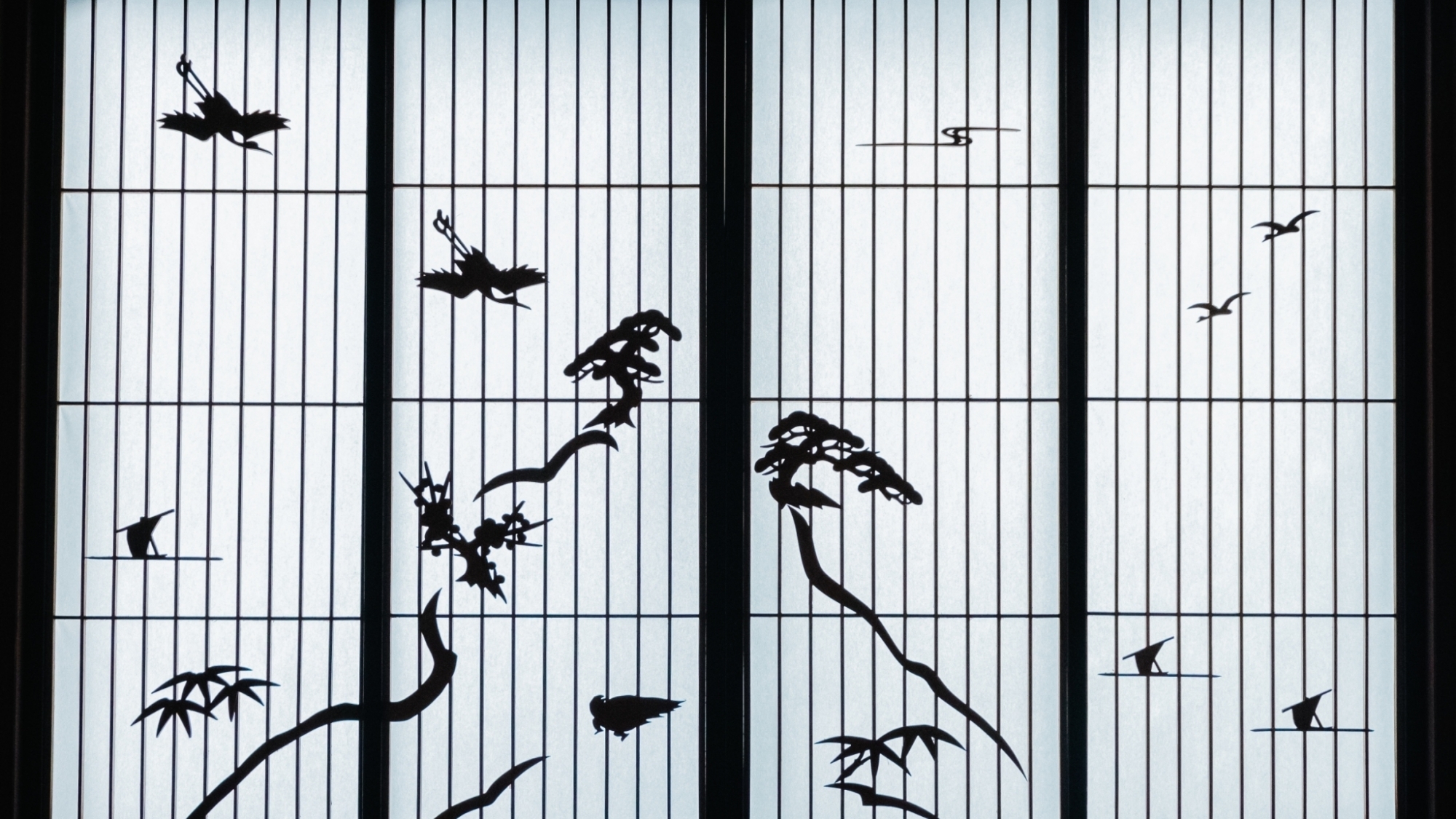 *【客室/翠】障子の美しい細工が、和の趣を際立たせる贅沢なひととき。