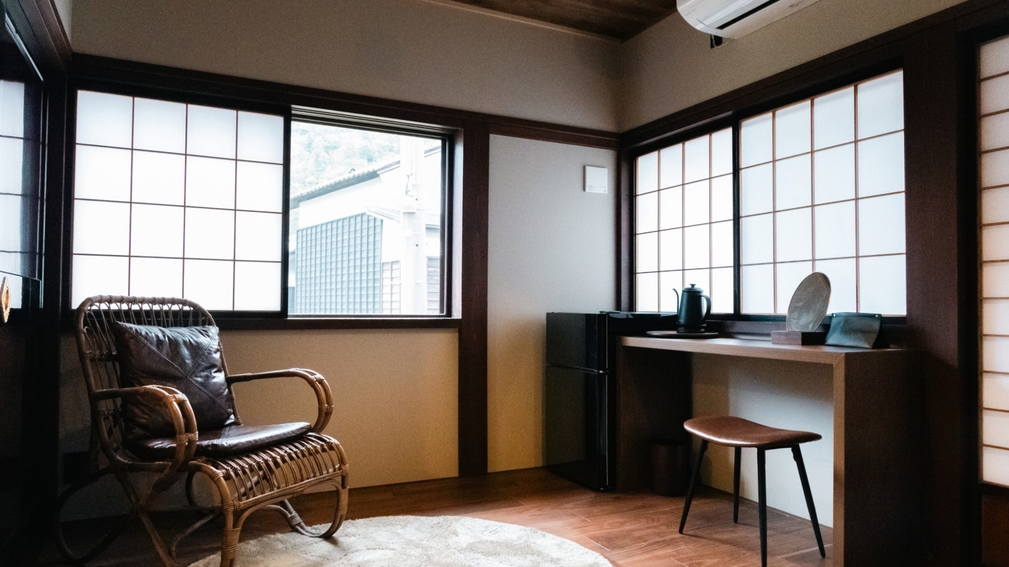 *【客室/千】和の趣を感じるリビングで、ゆったりとくつろぐ時間を。
