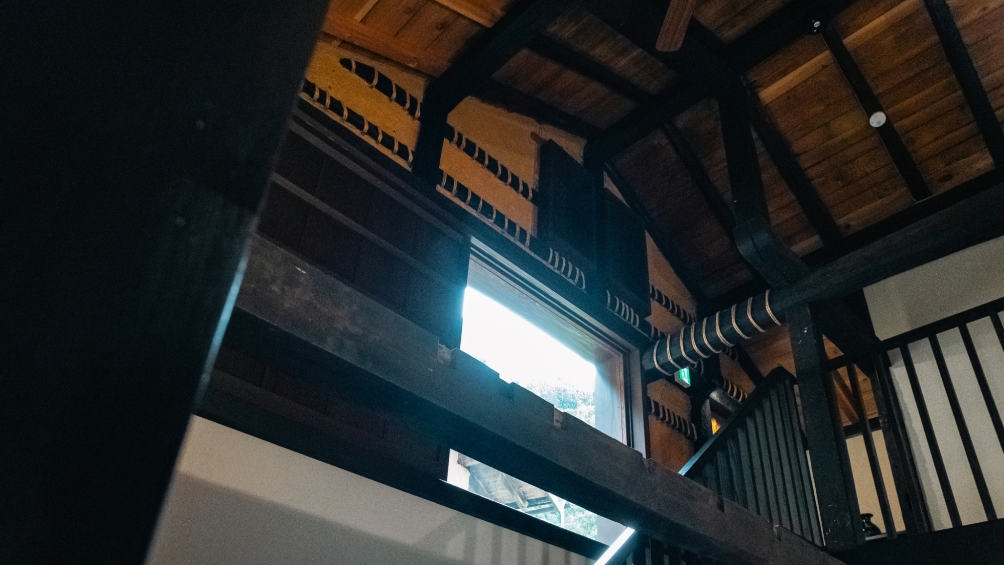 *【施設】趣ある梁と伝統的な造りが、心安らぐ空間を演出。