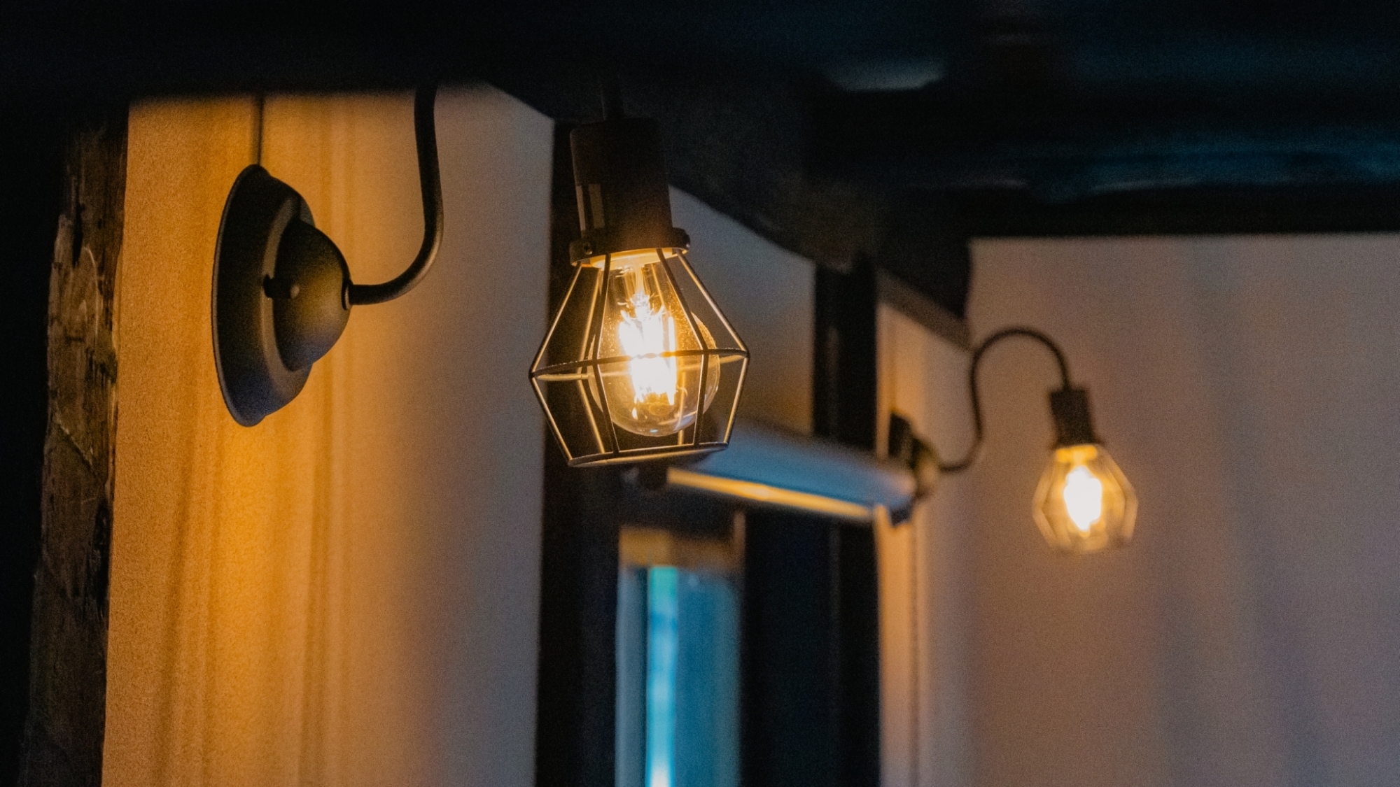 *【照明】柔らかな灯りが、リラックスしたひとときを作り出します。