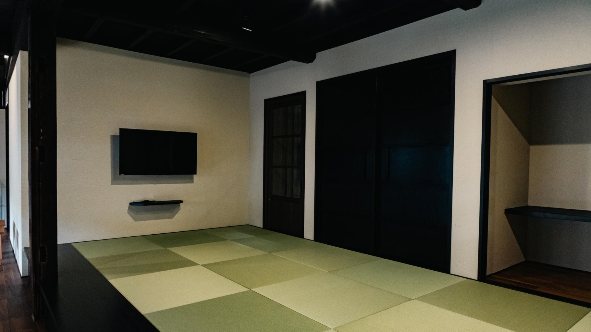 *【施設】伝統とモダンが融合した、落ち着いた和室。