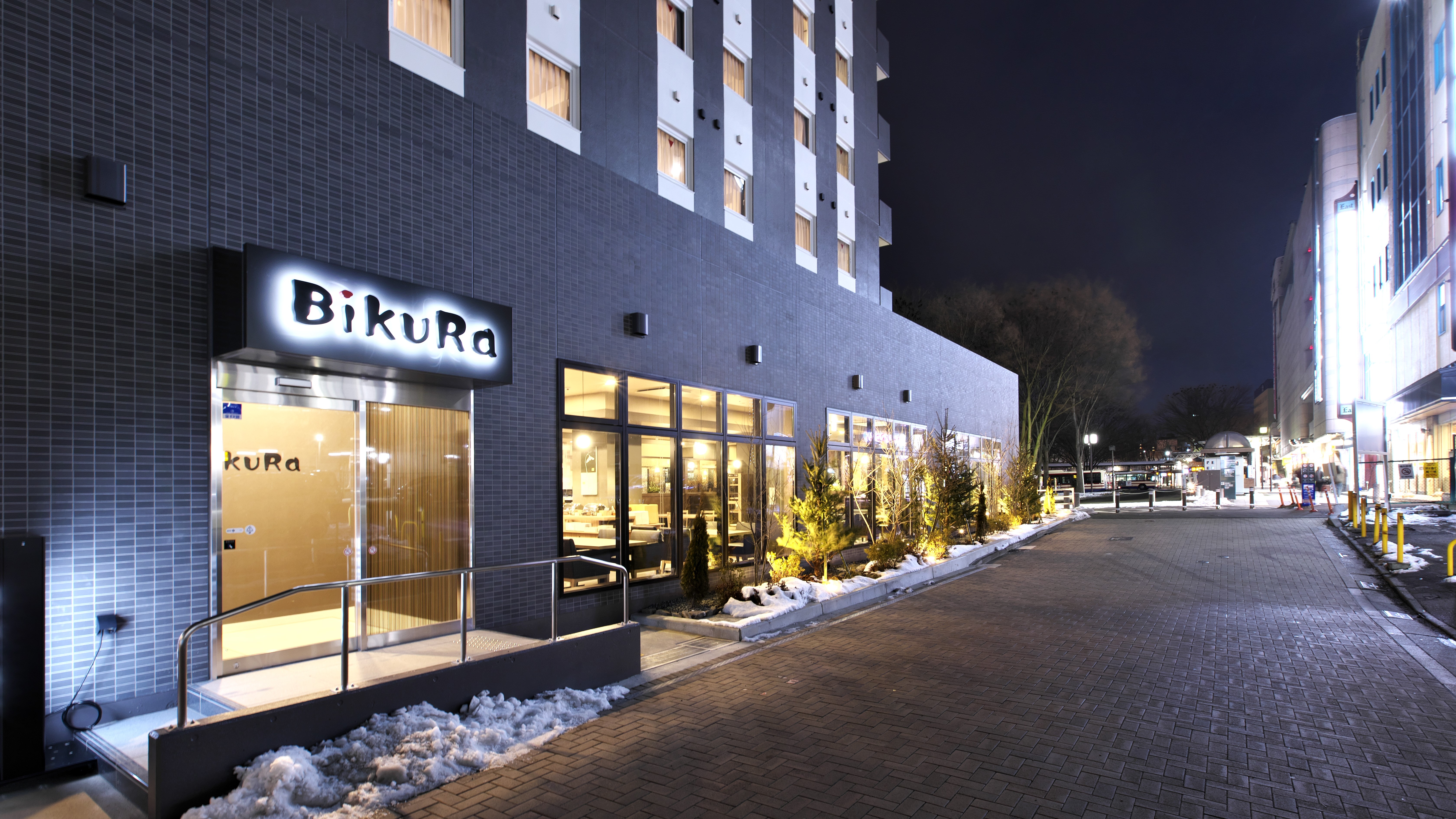 レストラン入口（西側）