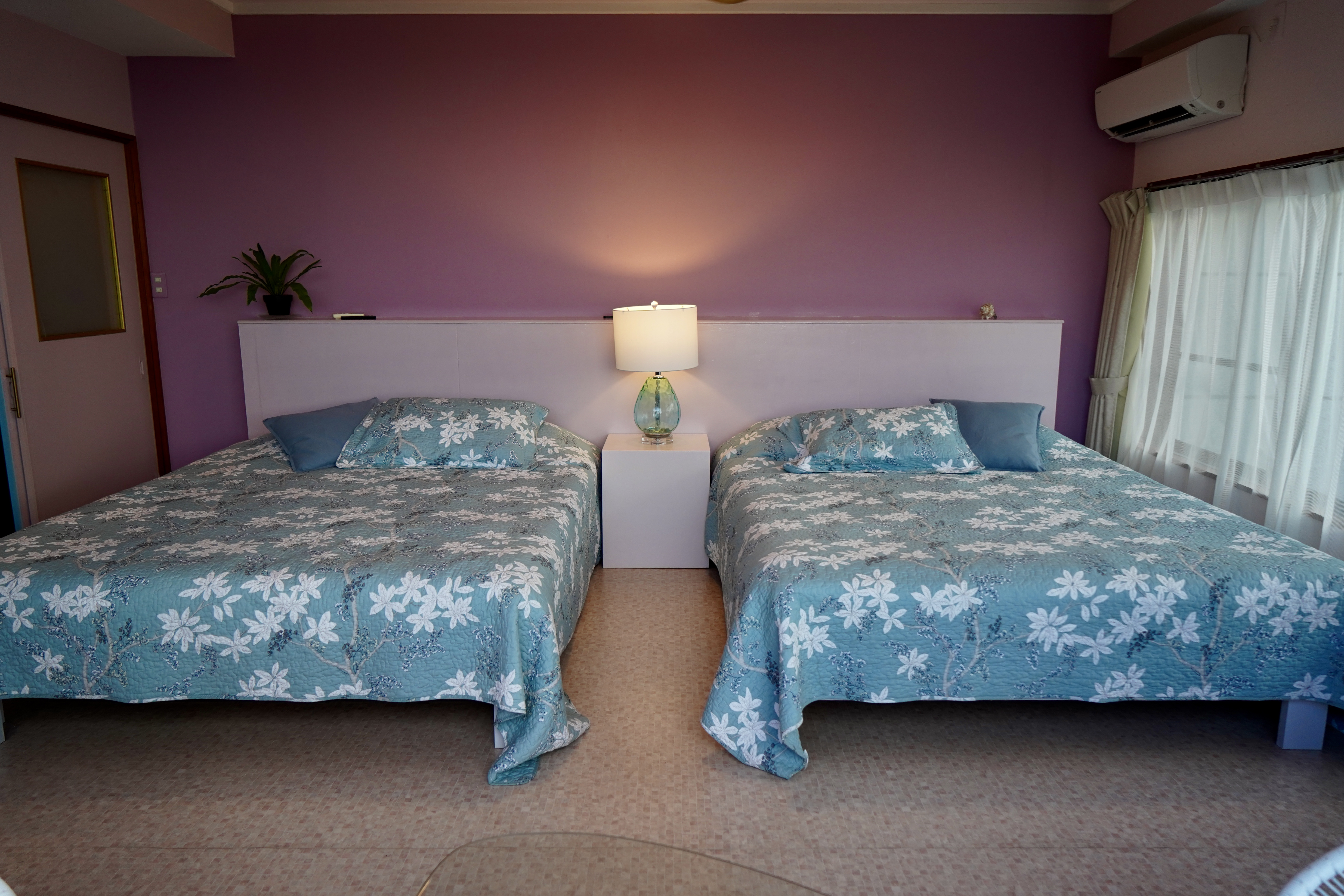 クイーンサイズベッド２台