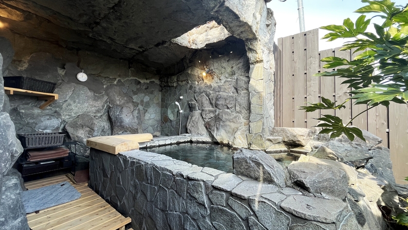 素泊まり◆ 温水プール＆天然芝ドッグラン＆グルーミングルーム＆プレイルーム利用可！
