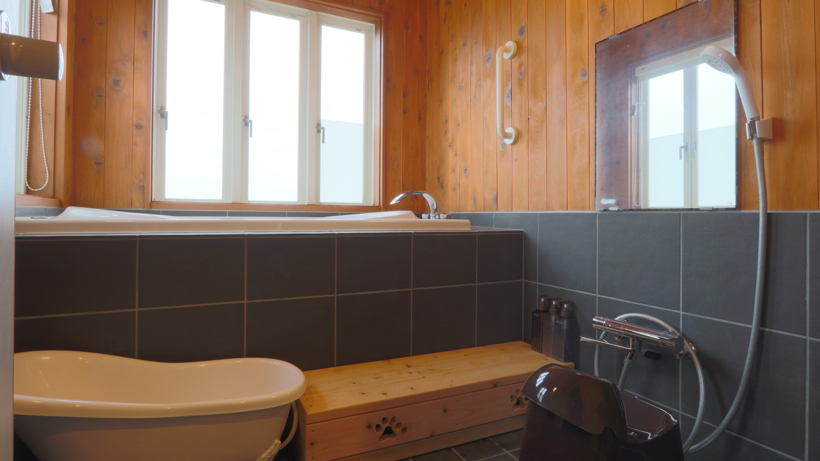 【部屋201】 -ワンちゃんと入れる展望風呂-*