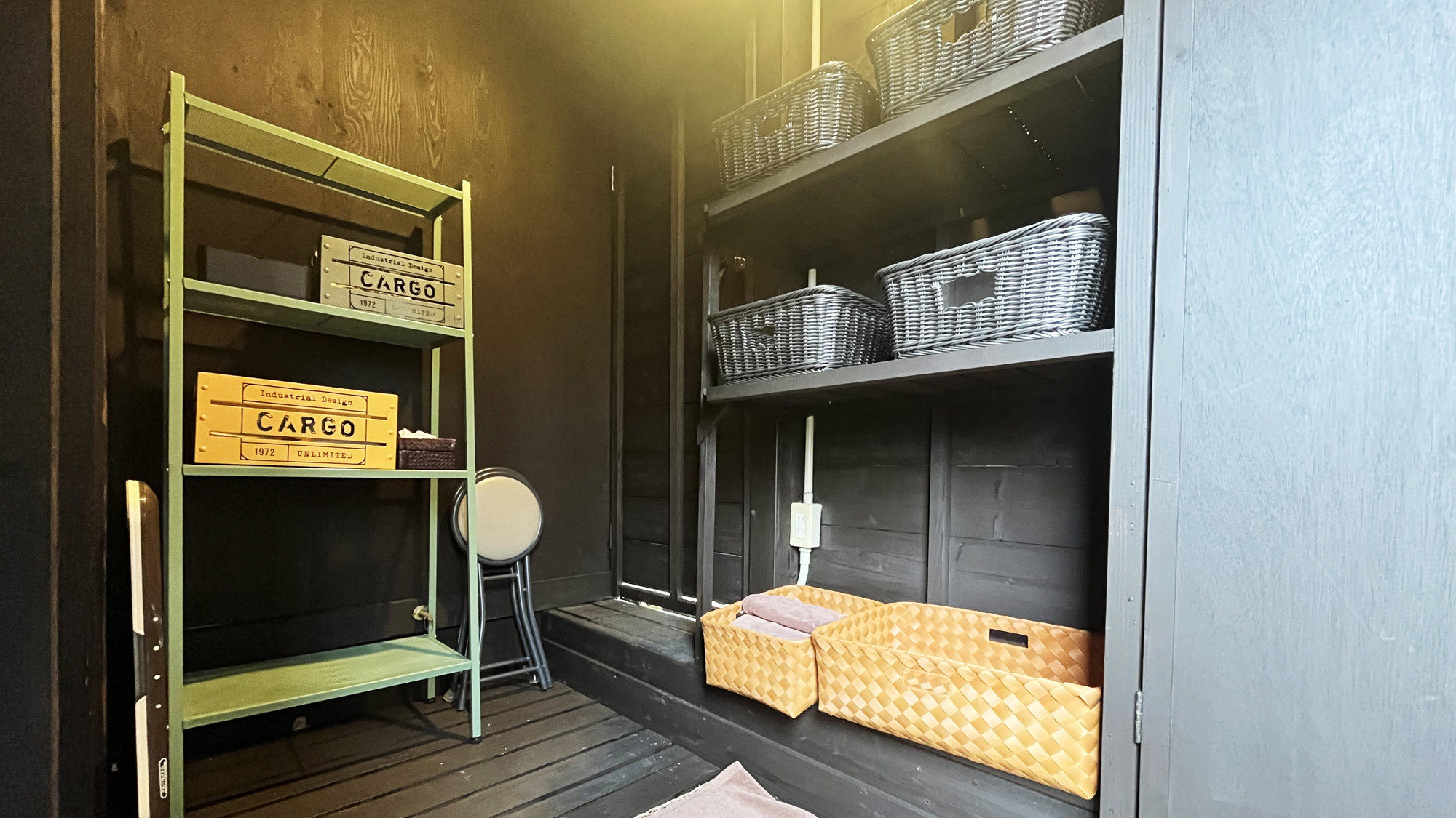 【更衣室】プールに入る際にご利用ください*