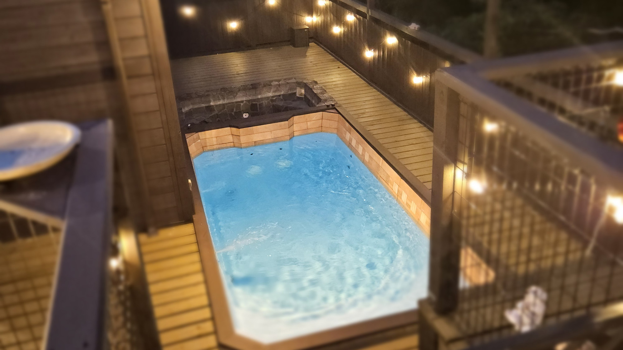 シーズン中にはナイトプールもあり！！