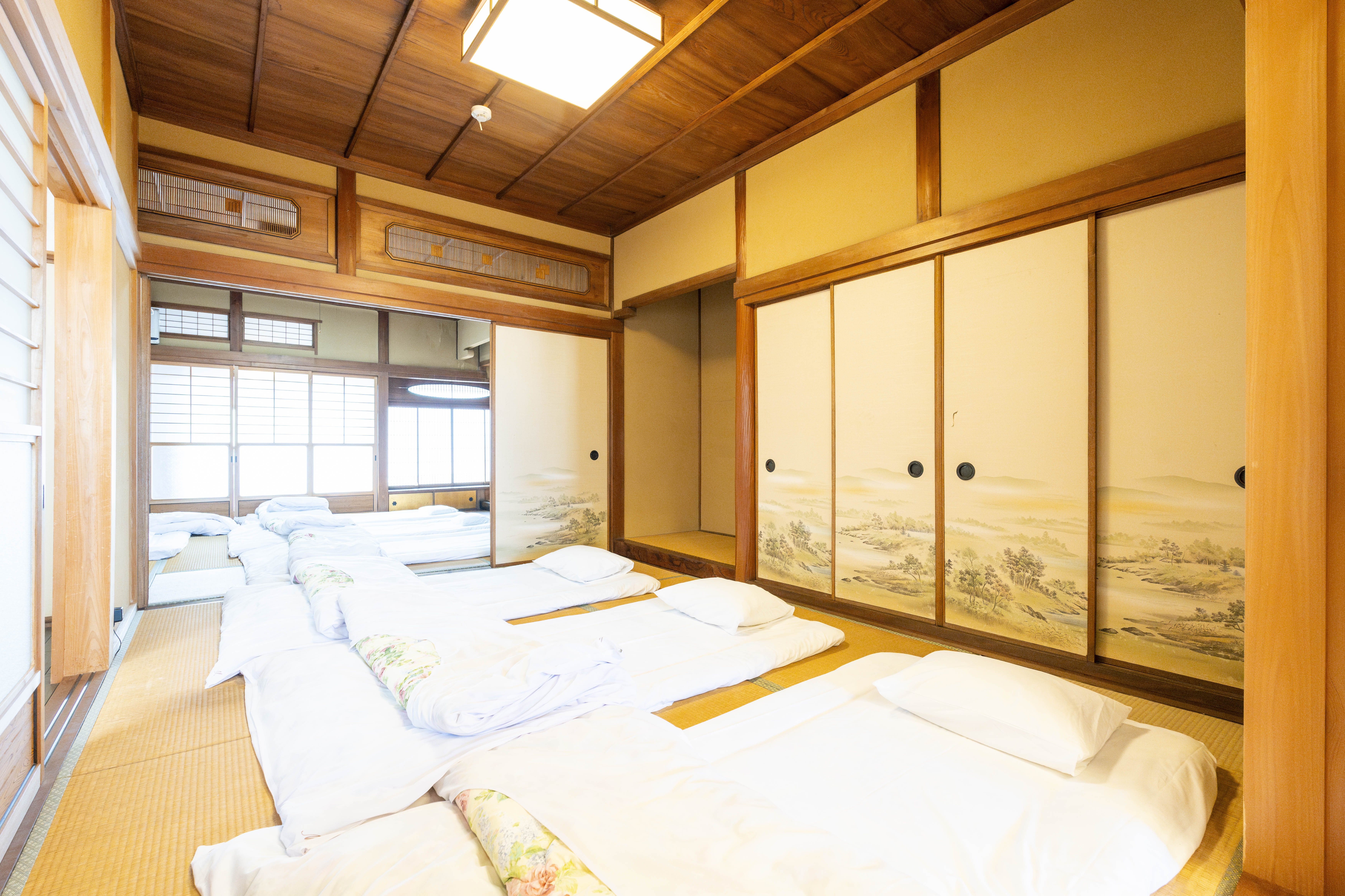 【寝室】２階　布団６枚