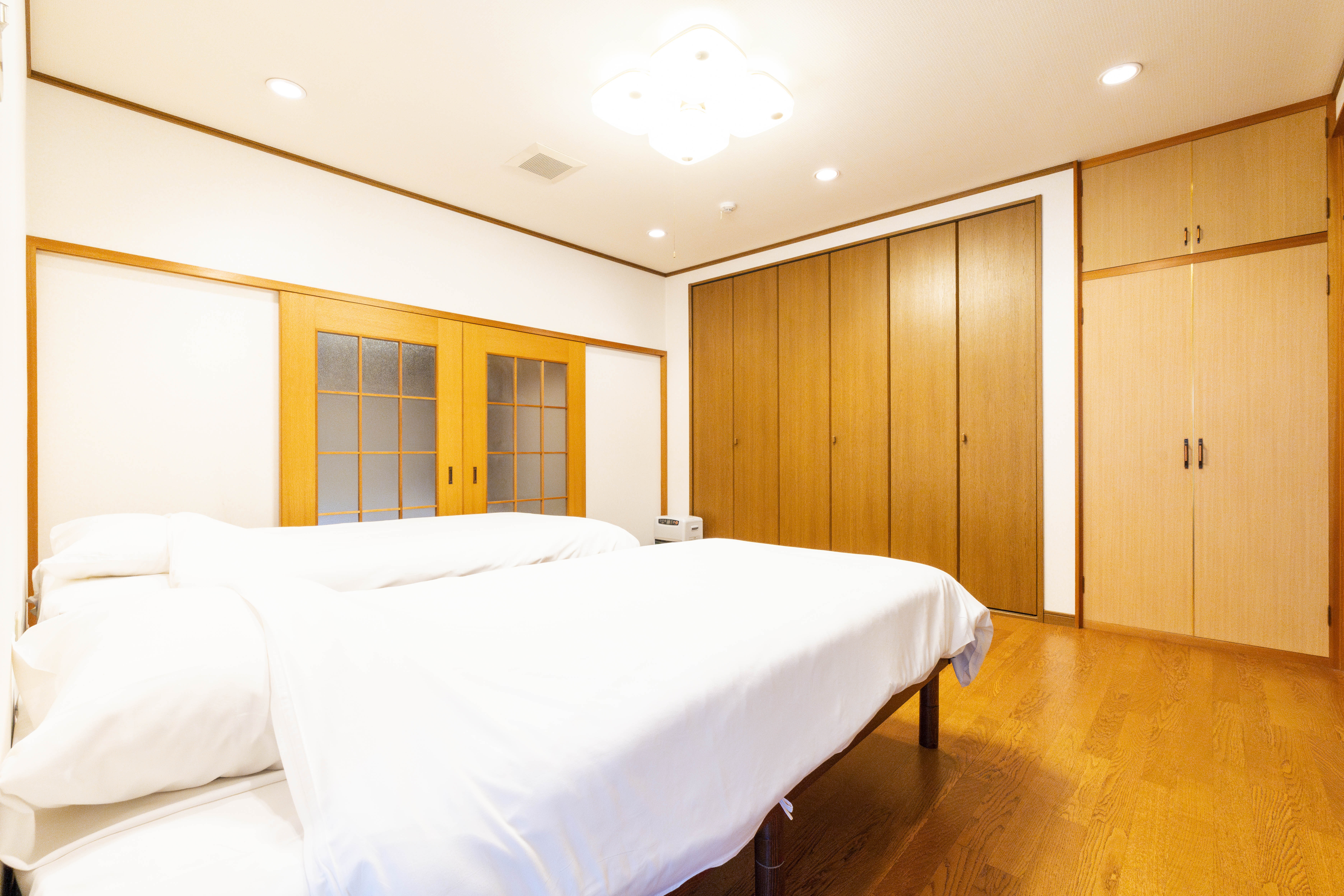 【寝室】２階　シングルベッド２台