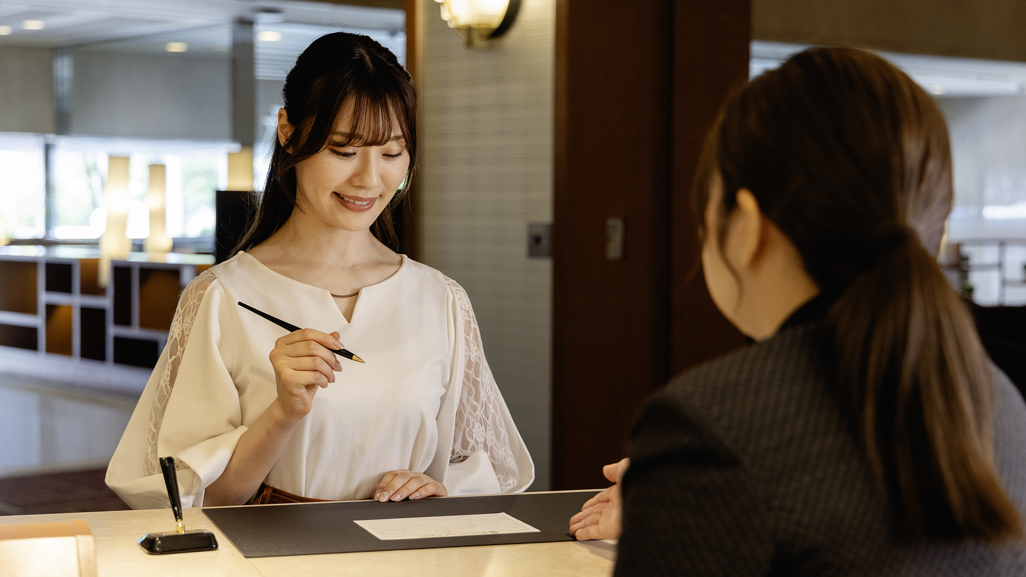 【ご滞在イメージ】お困りごとや観光案内など、ご不明な点がございましたら遠慮なくお声掛けくださいませ。