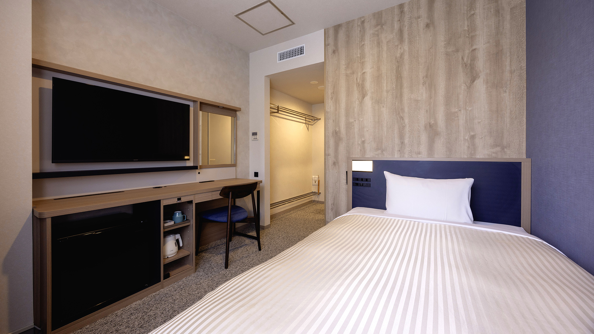 【シングル】15㎡/122cm幅のセミダブルベッドをご用意