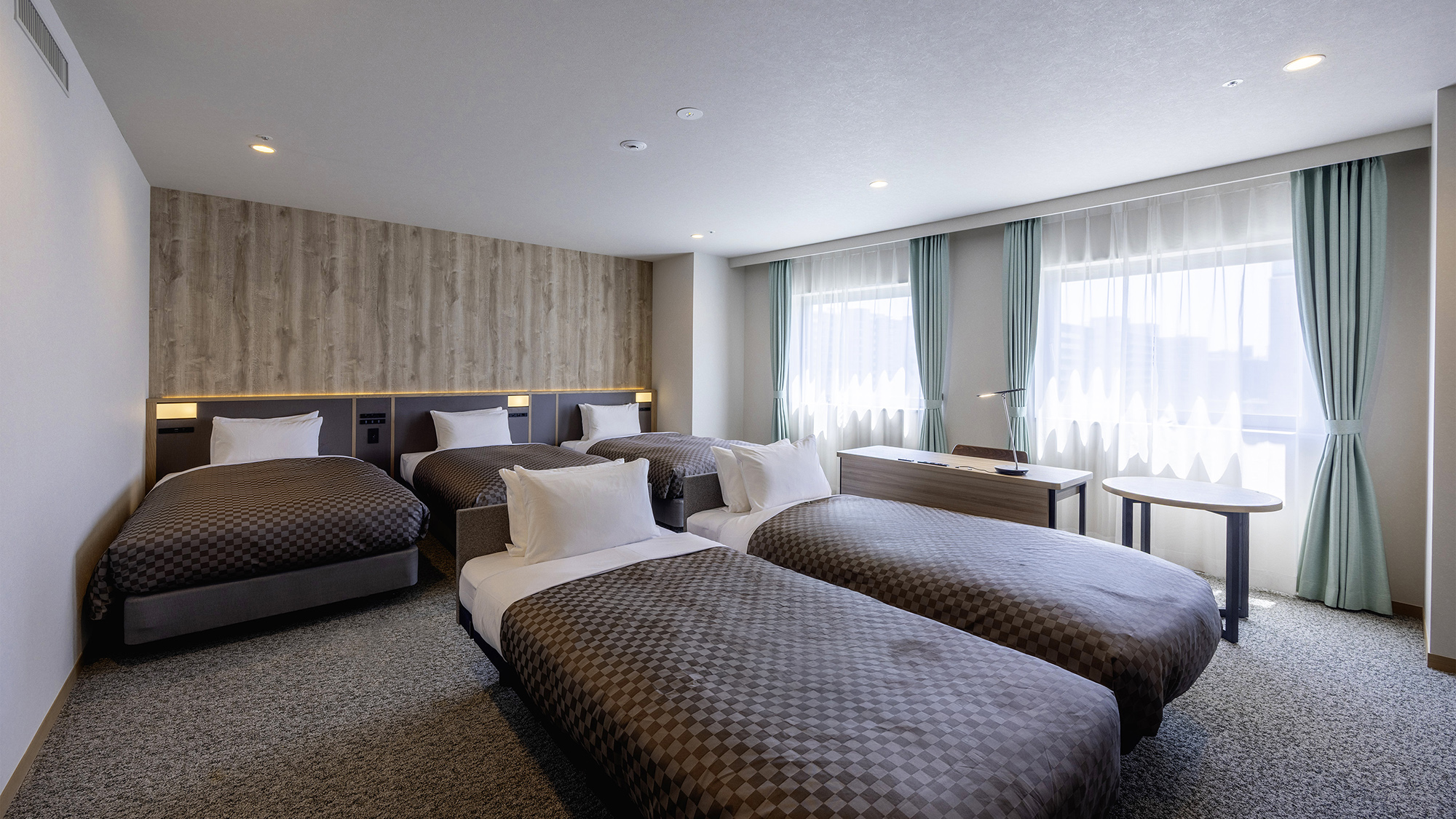 【ジュニアスイート】※４名様以上でのご宿泊イメージ。ソファベッドをご用意します。