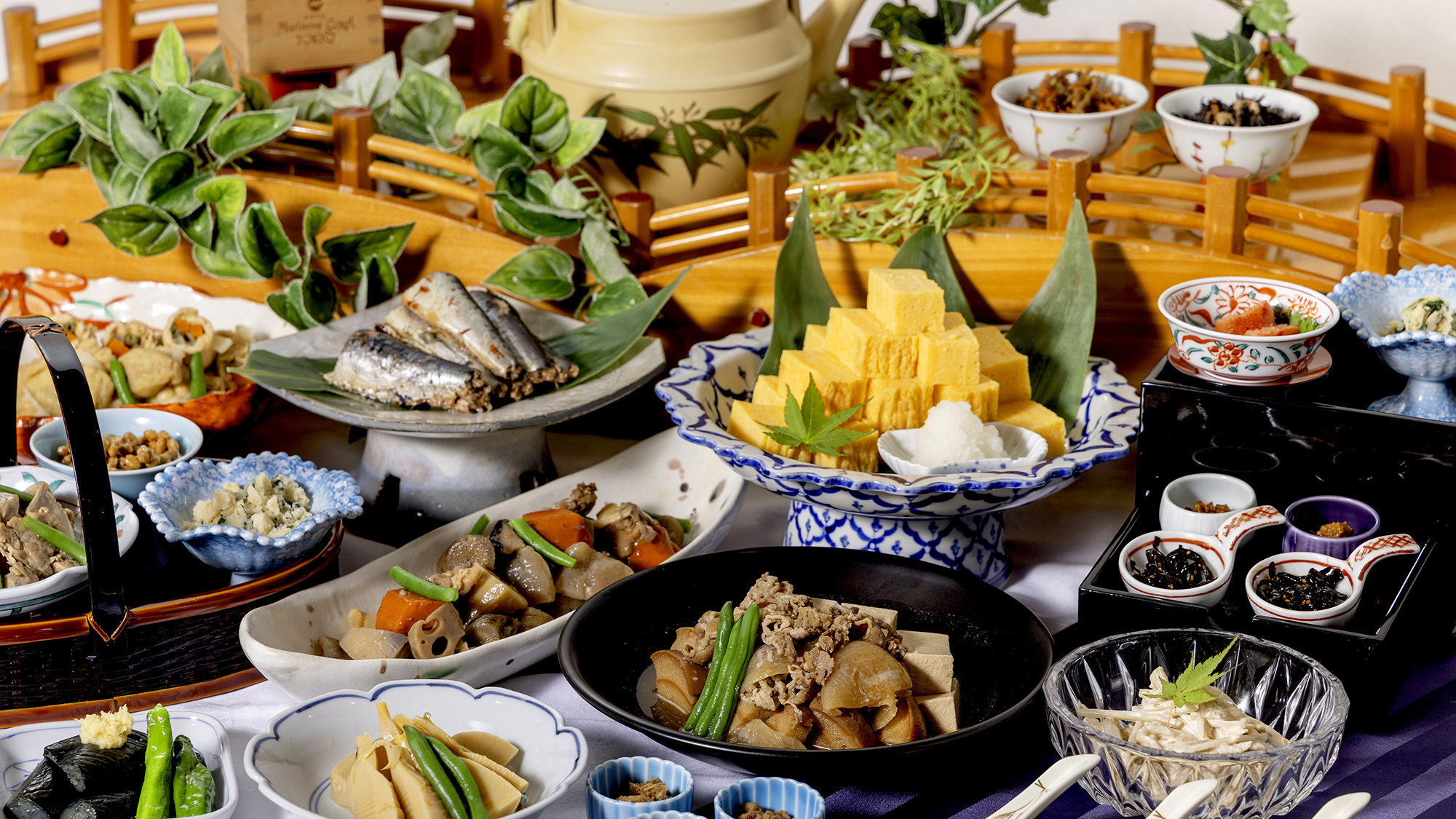 【朝食ビュッフェ】和食イメージ。一品一品丁寧に仕立てた小鉢や前菜など