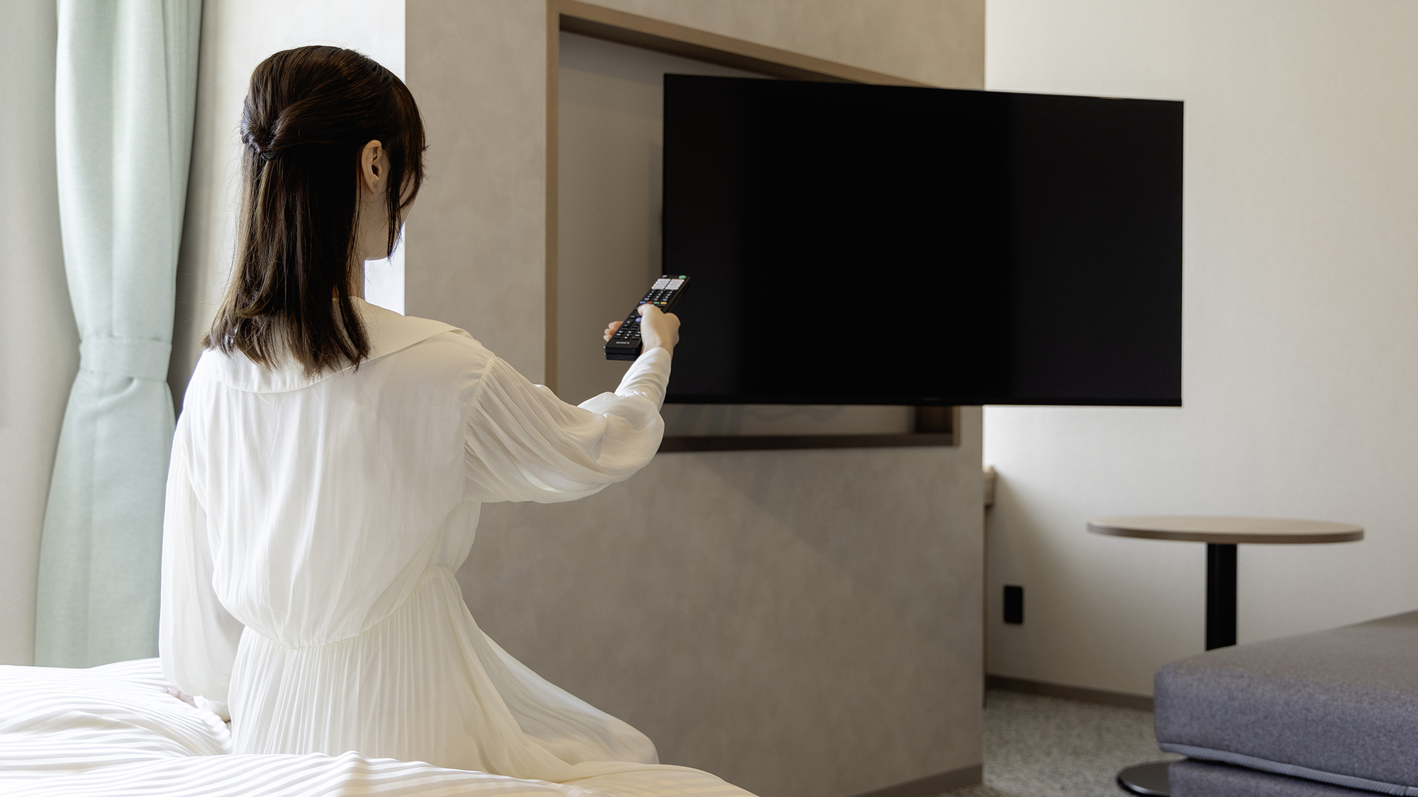 【DXツイン】50型ワイドテレビ完備！ベッド・ソファ両方からお楽しみいただけます。