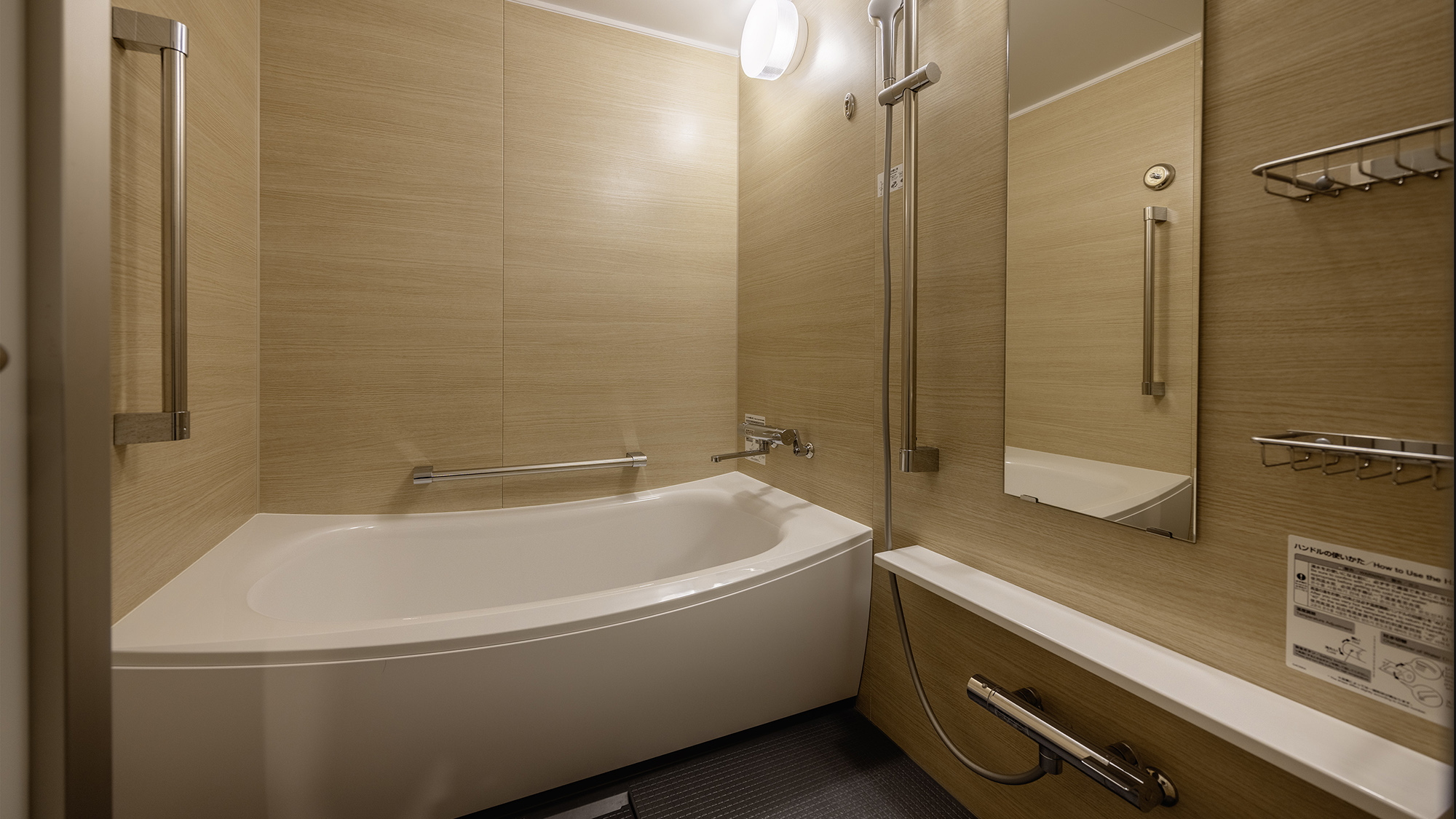 【和洋室｜バスルーム】洗い場広々！セパレートタイプのバスルームを用意しております。