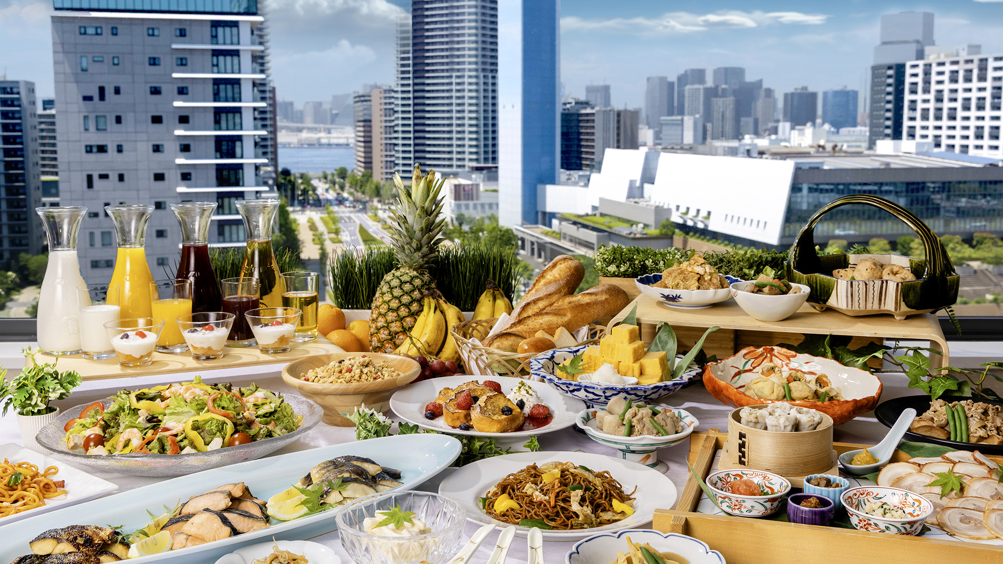 【朝食ビュッフェ】東京ベイサイドの空と街を望む最上階レストランで、和洋中の多彩なビュッフェを満喫♪