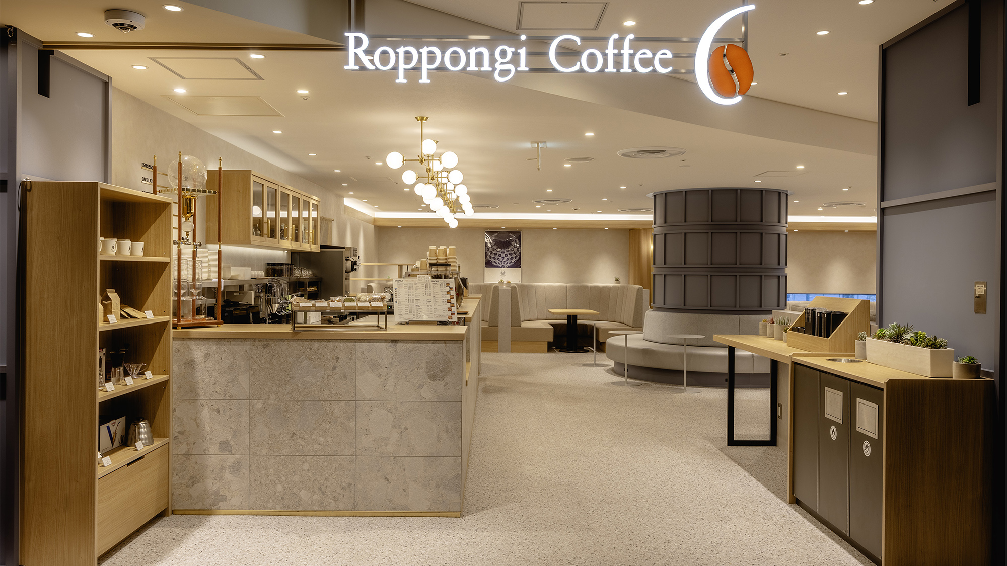 【Roppongi Coffee】外観（ホテル側）