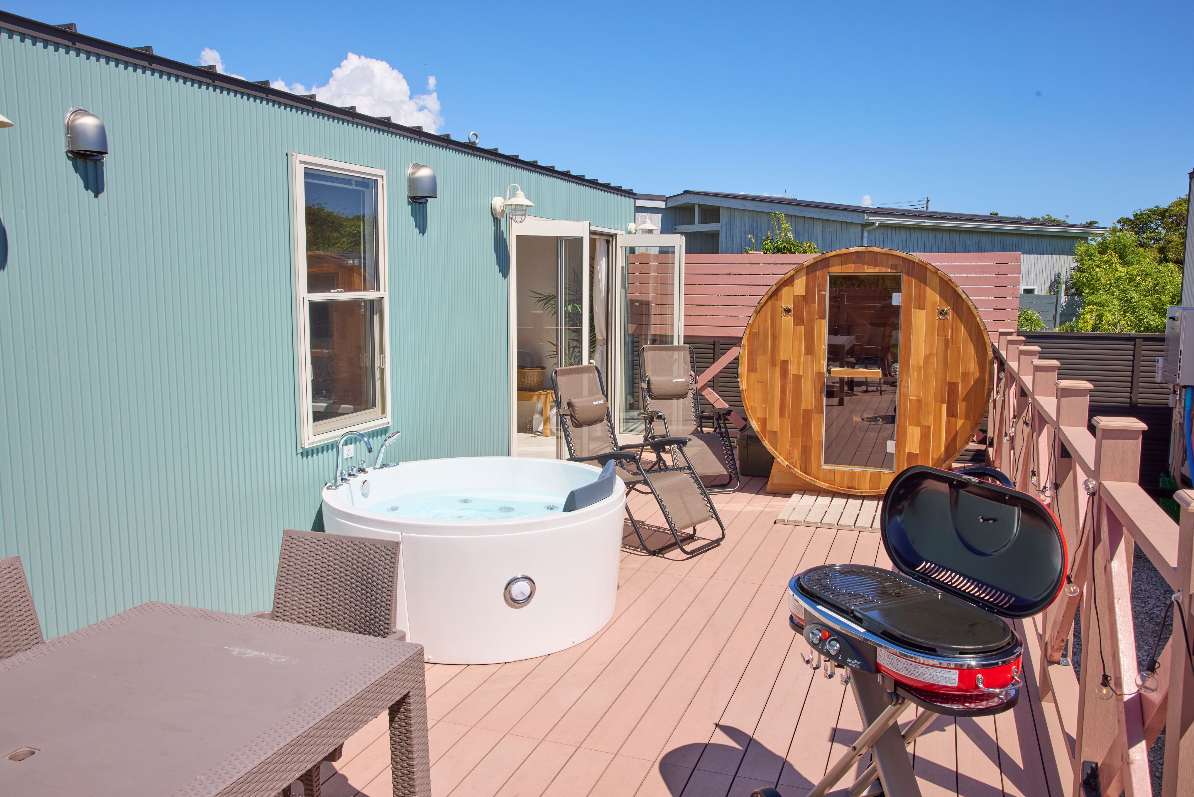 ※ 水着の持参をお願いしております。 ※ジャグジーは、冬場は外気温の影響で温まりにくくなっています。水風呂としてお使いください。