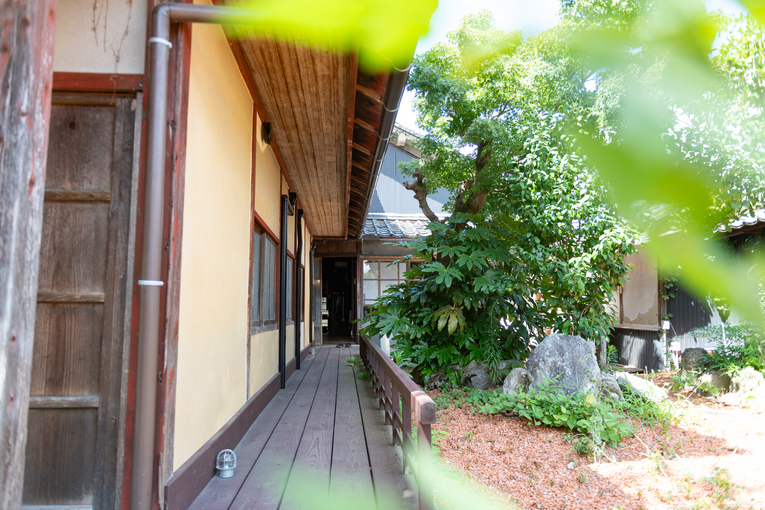 【無人チェックイン/禁煙】篠山城下町の中心街に位置する古民家を改修したゲストハウス