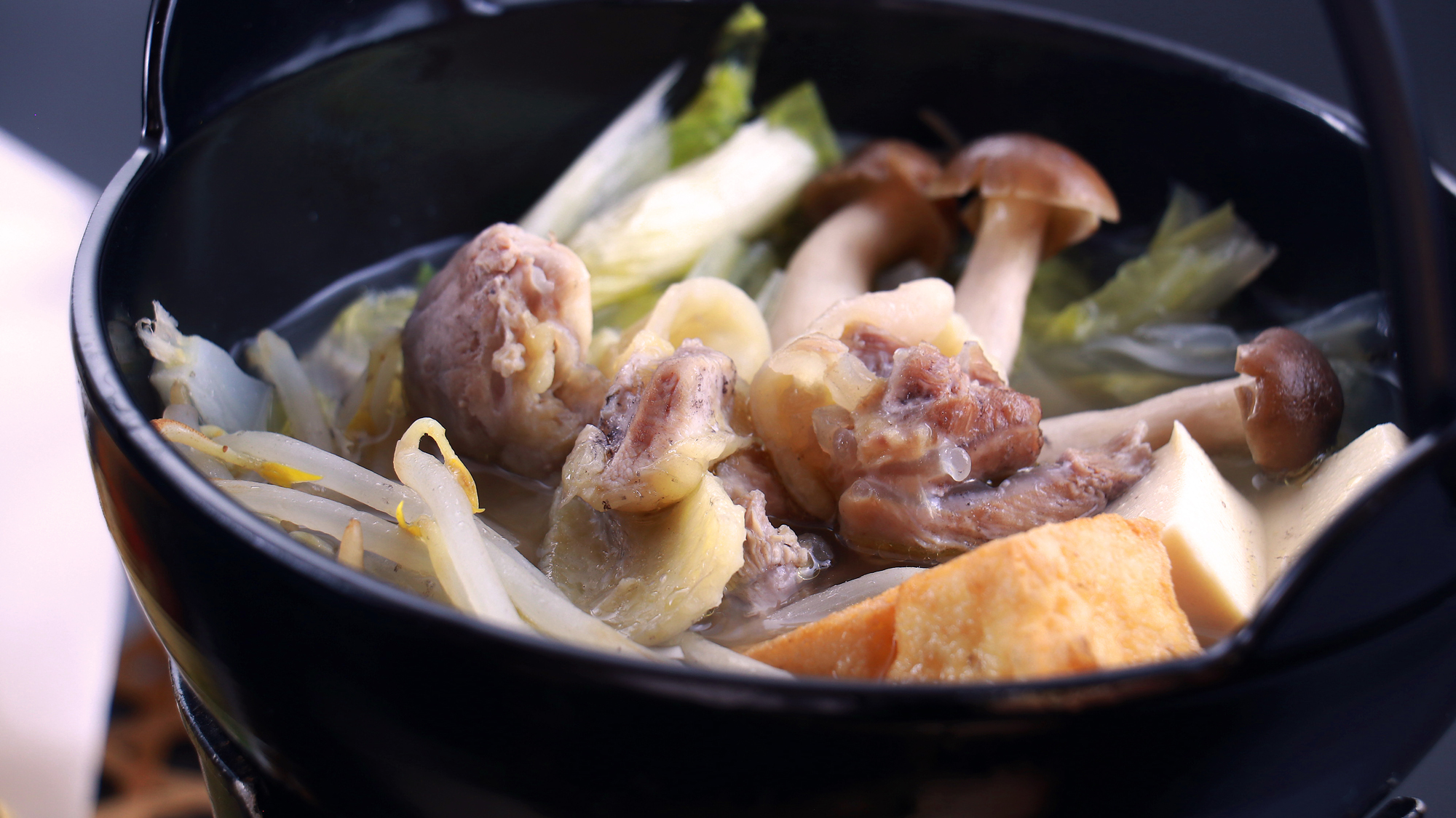 【大和肉鶏ー里山御膳】 鶏の出汁がきいたお鍋