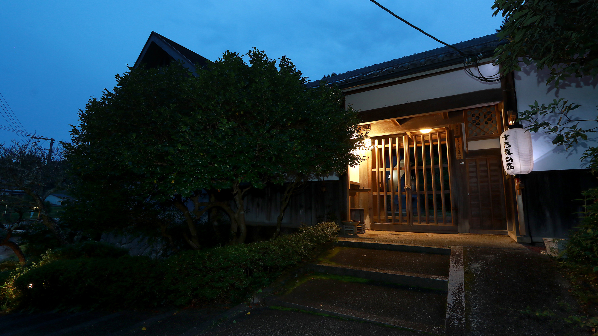 【外観】 長い年月を経て現在に残る門