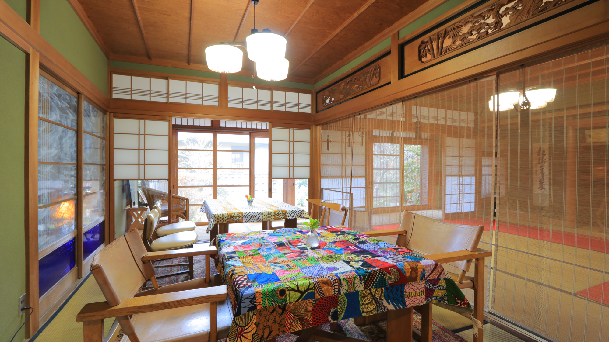 【食事処】テーブル席