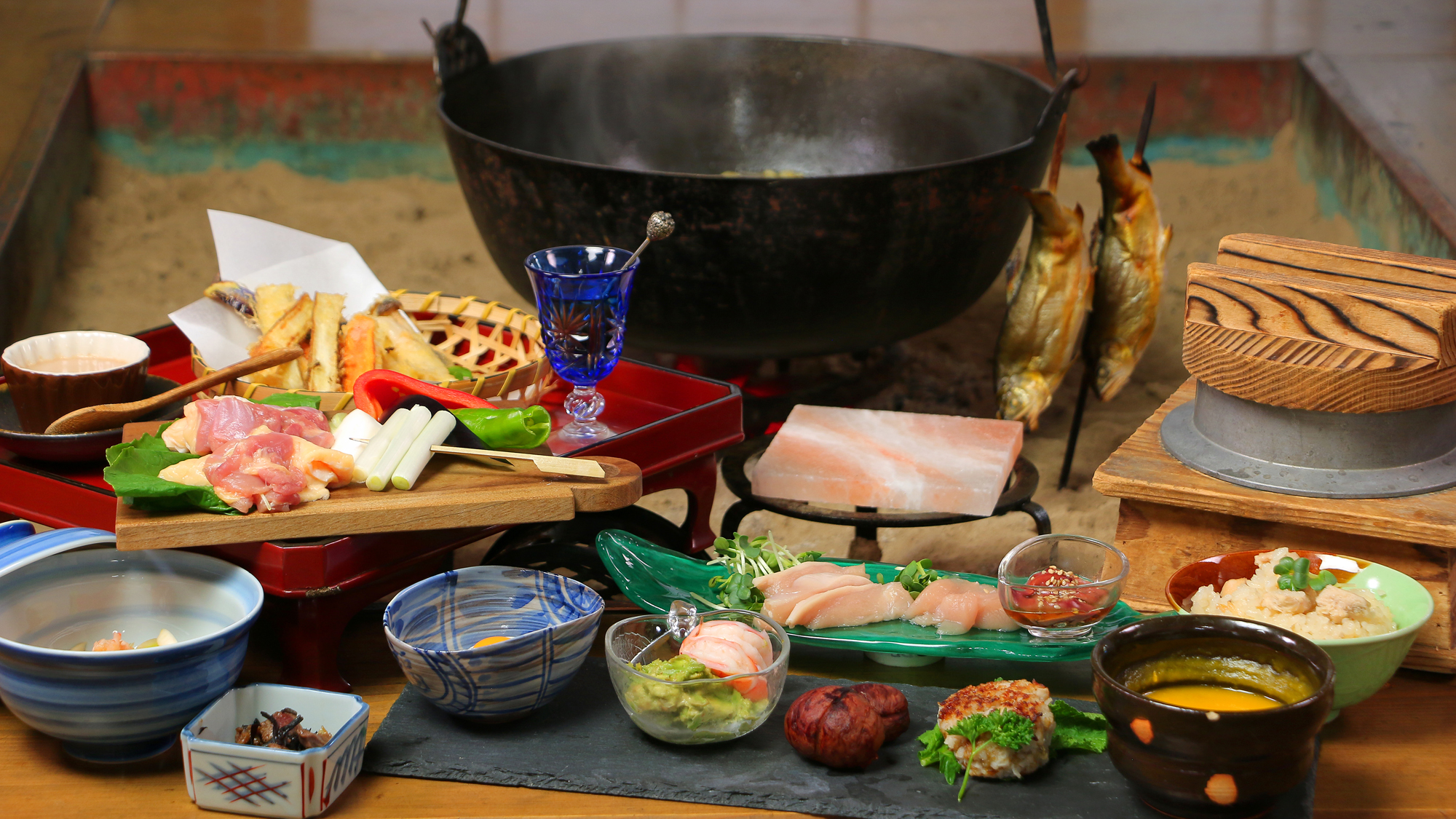 【大和肉鶏-里山御膳】囲炉裏の間で会話とお食事をお楽しみいただけます