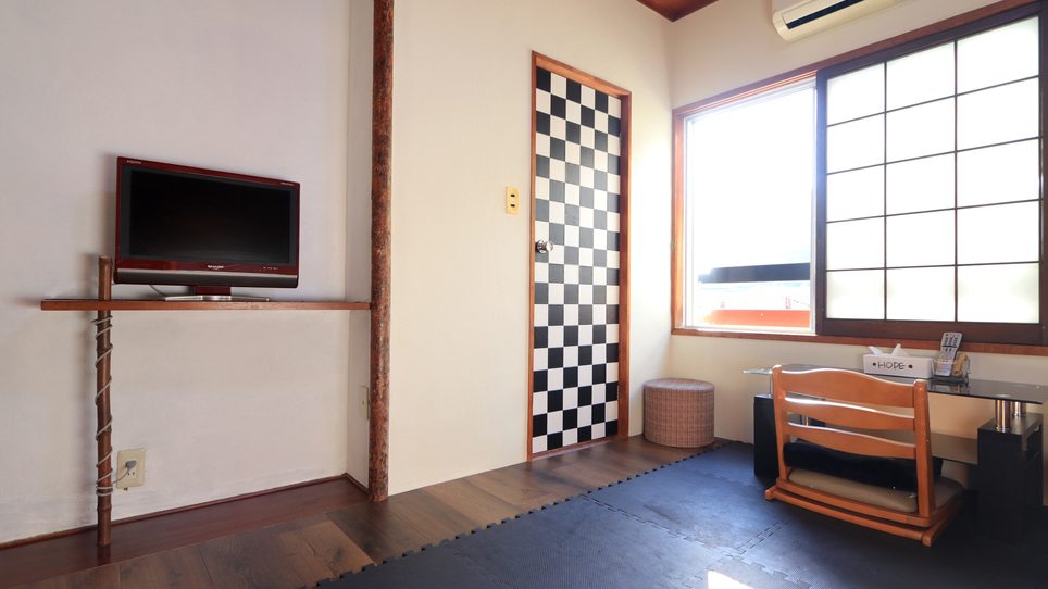 2段ベッド＋布団１組洋室＜洗面・和式トイレ付＞風呂共用最大3名 