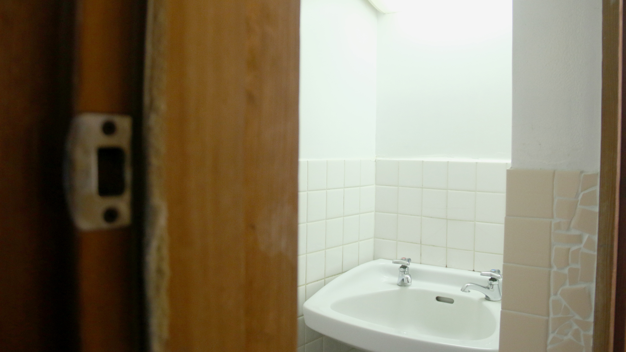 2段ベッド＋布団１組洋室＜洗面・和式トイレ付＞風呂共用最大3名 